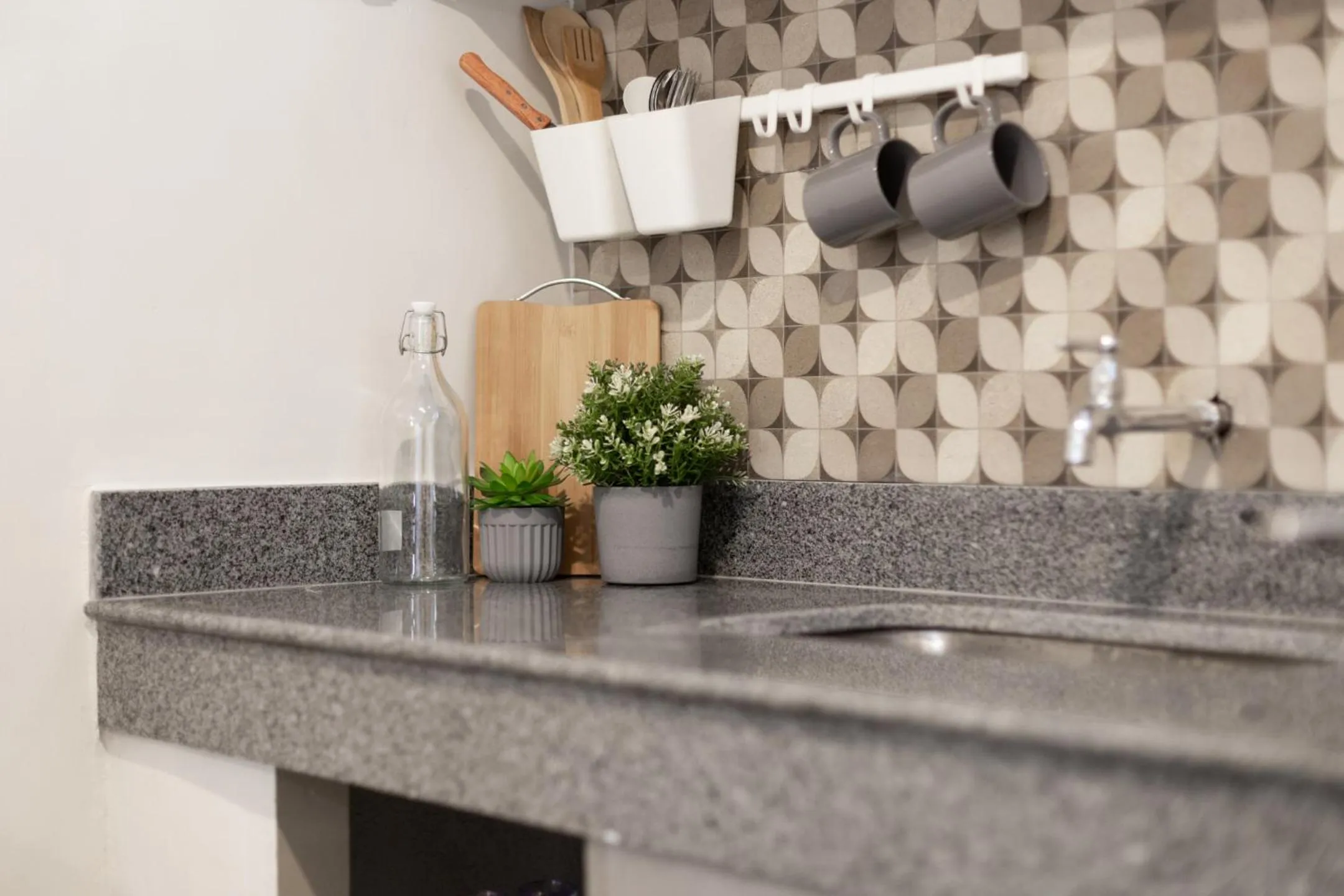 Kitchen or kitchenette in Hive Manila Guesthouse -Netflix,400mbps WI-FI