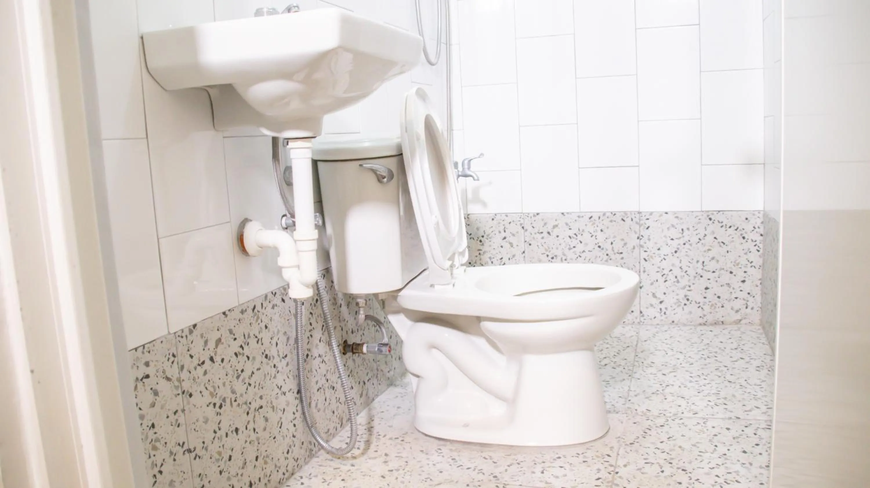 Bathroom in Hive Manila Guesthouse -Netflix,400mbps WI-FI