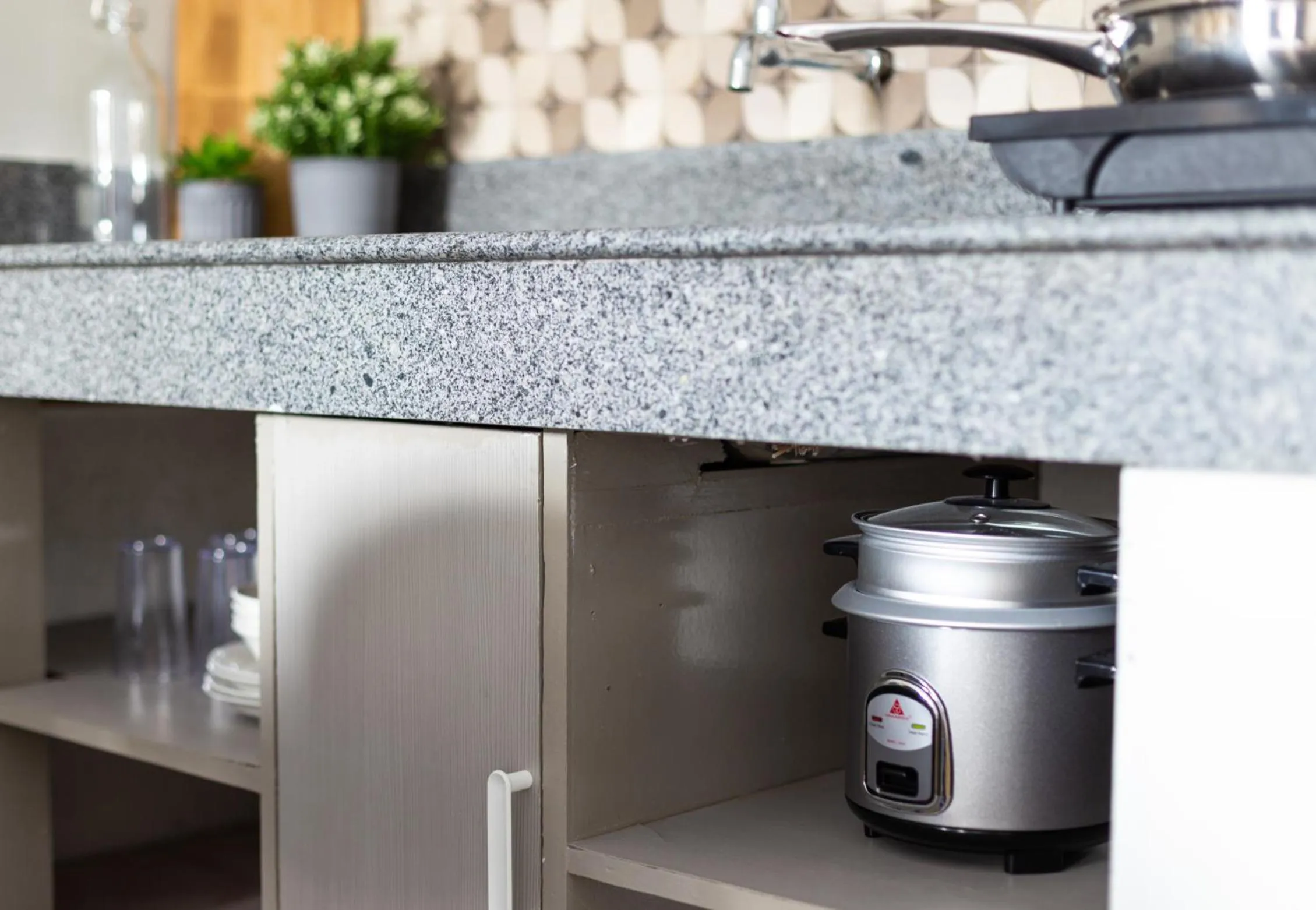 Kitchen or kitchenette in Hive Manila Guesthouse -Netflix,400mbps WI-FI