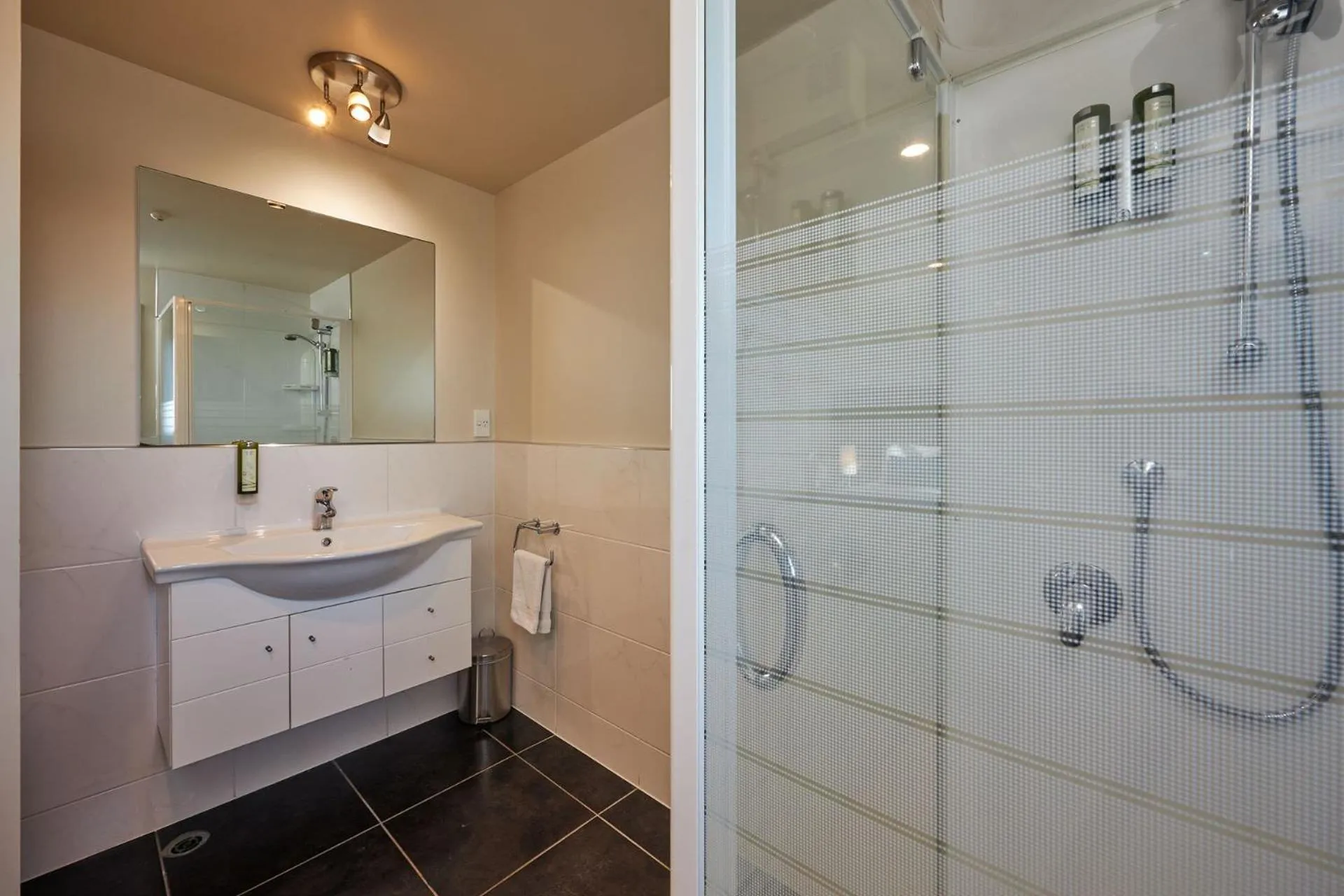 Bathroom in Waves on the Esplanade