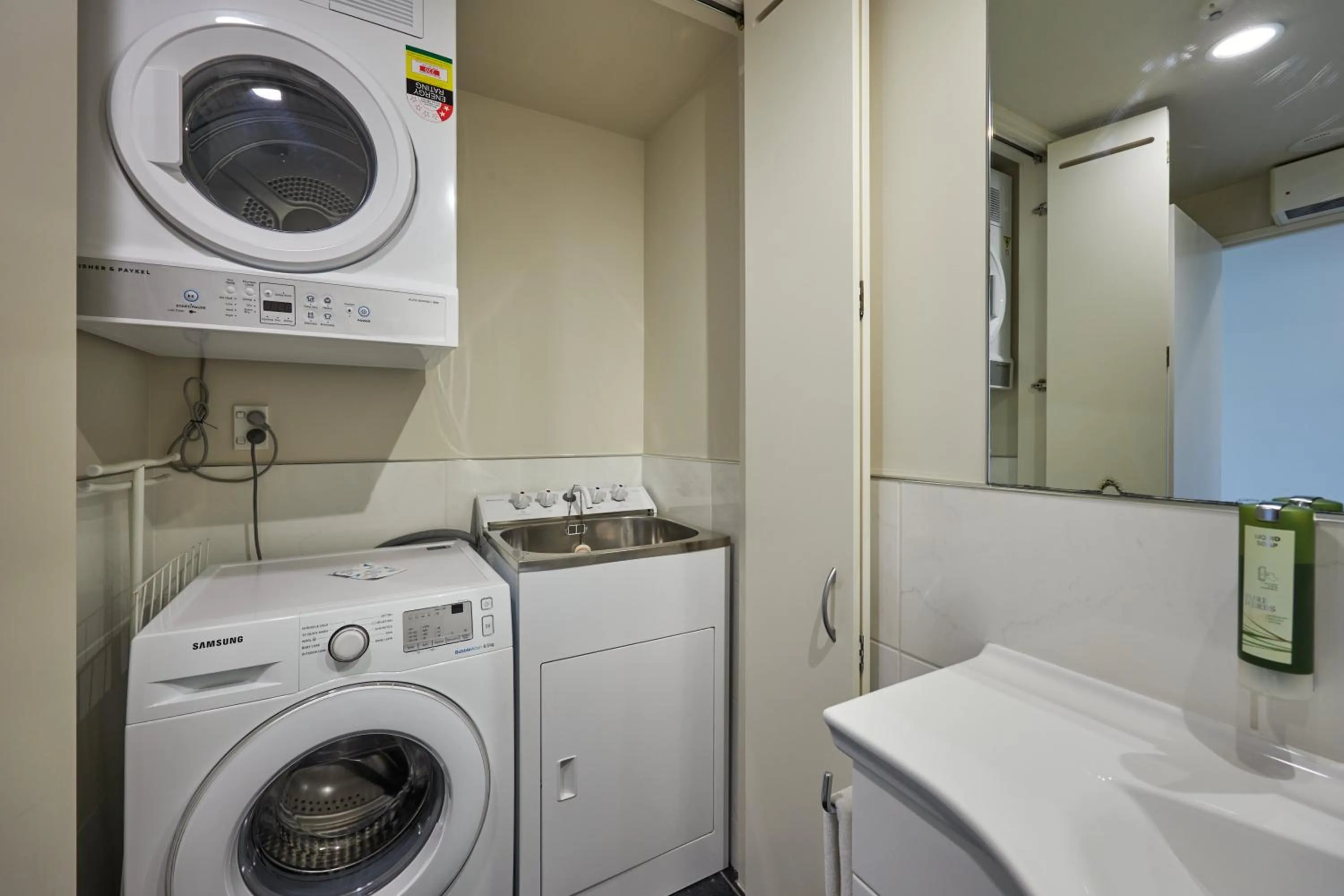 washing machine in Waves on the Esplanade