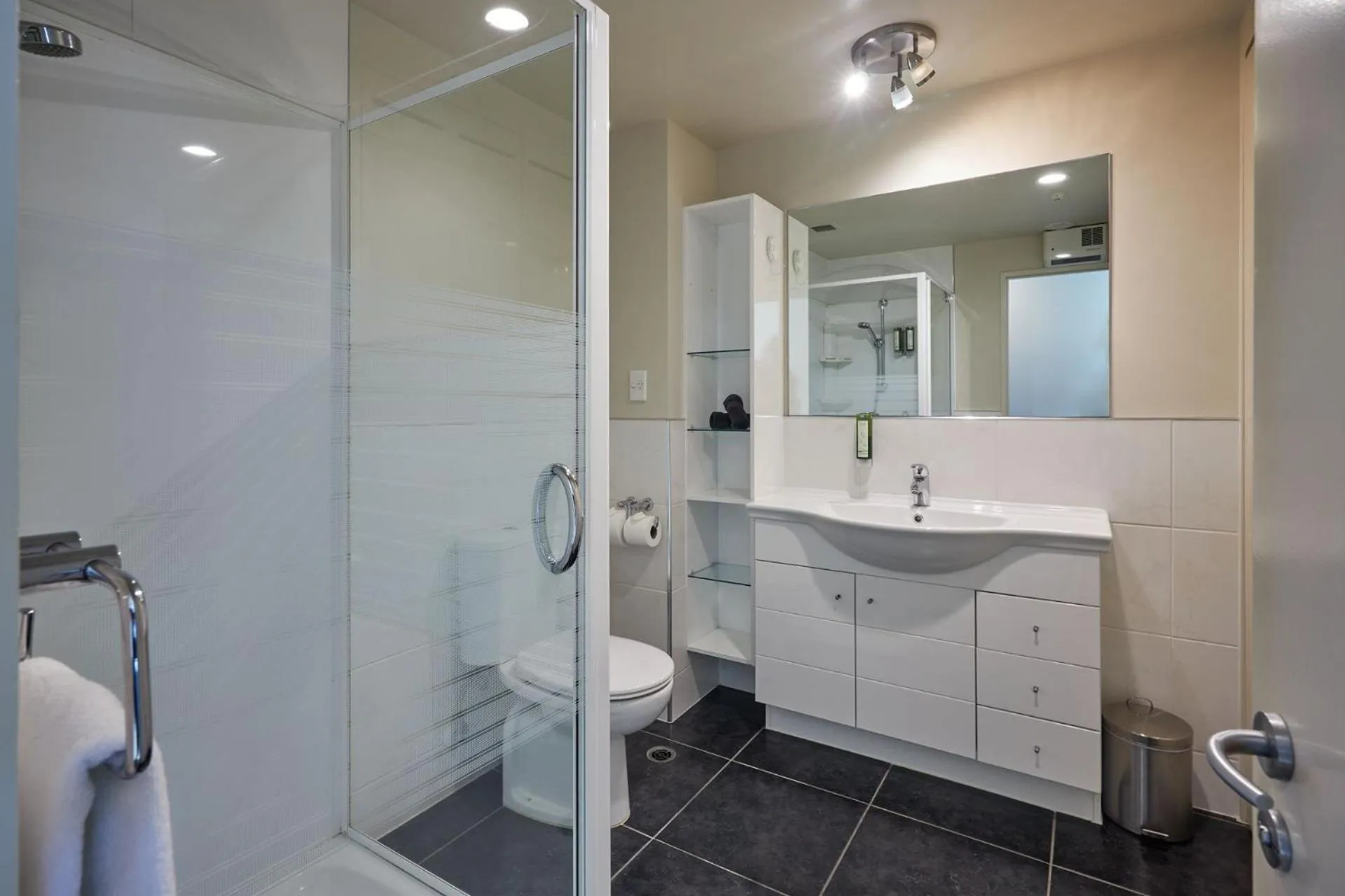 Bathroom in Waves on the Esplanade