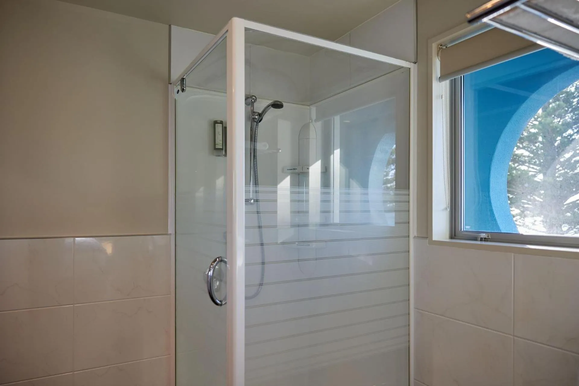 Bathroom in Waves on the Esplanade