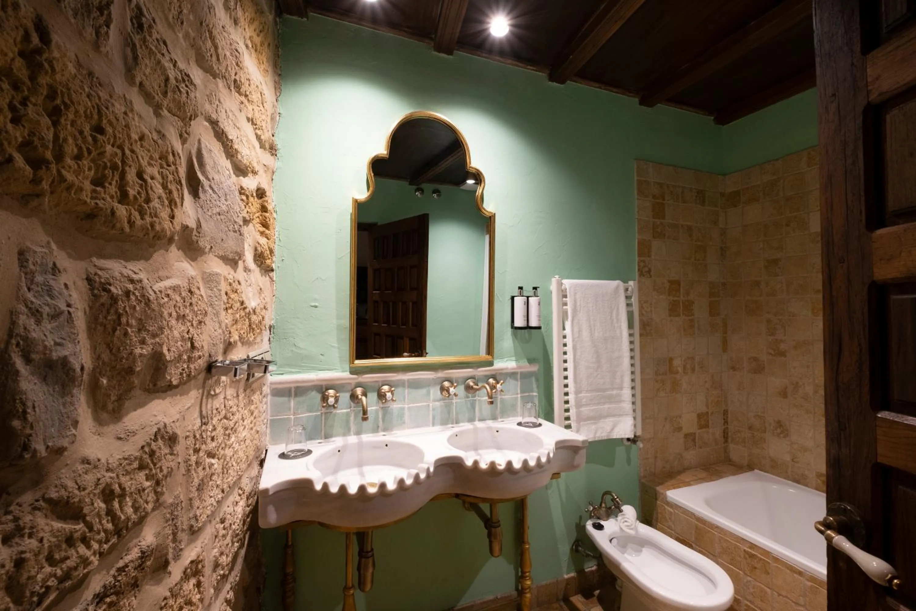 Bathroom in Hotel Cetina Palacio de los Salcedo