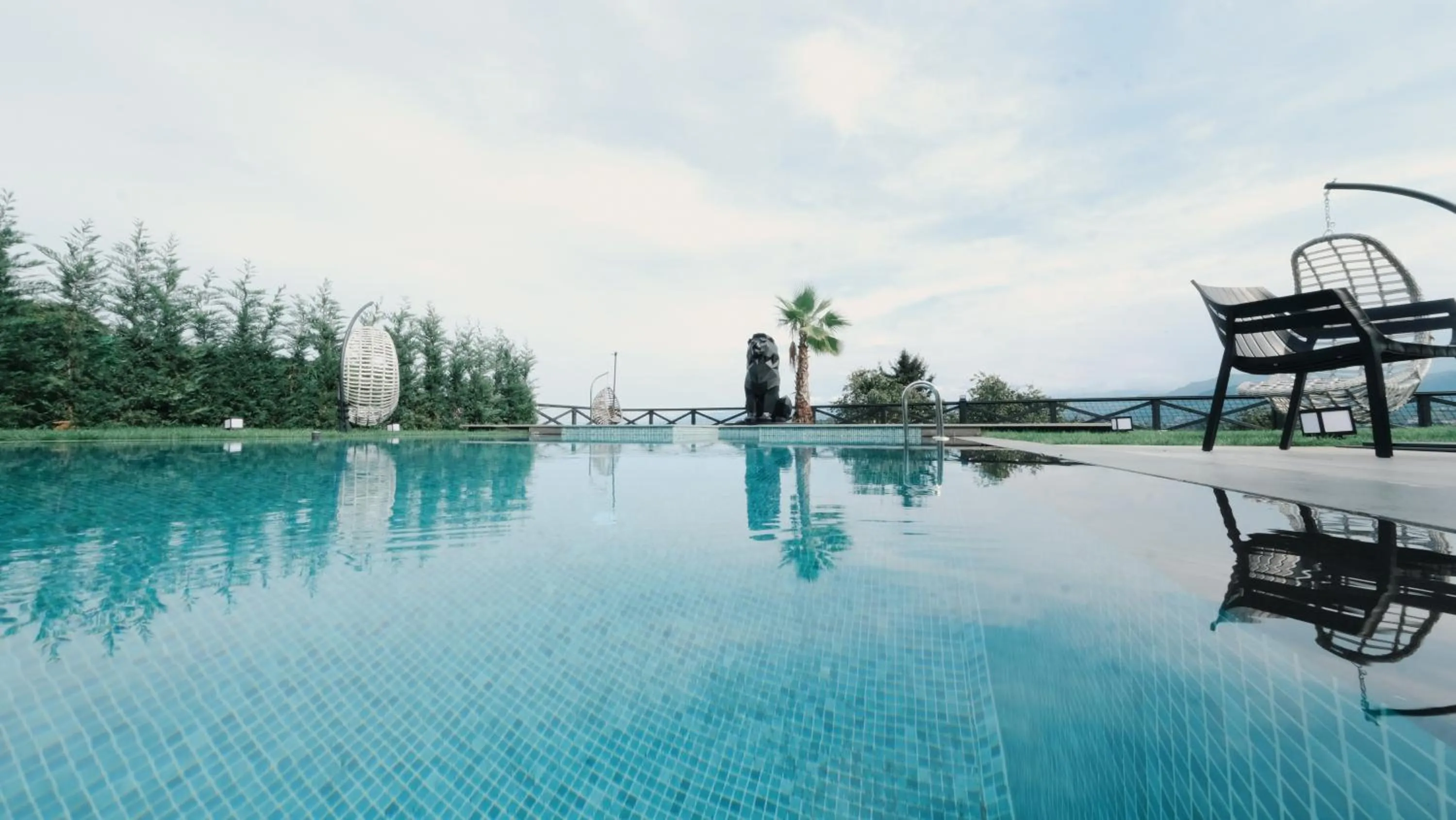 Swimming pool in Çathan Art Hotel