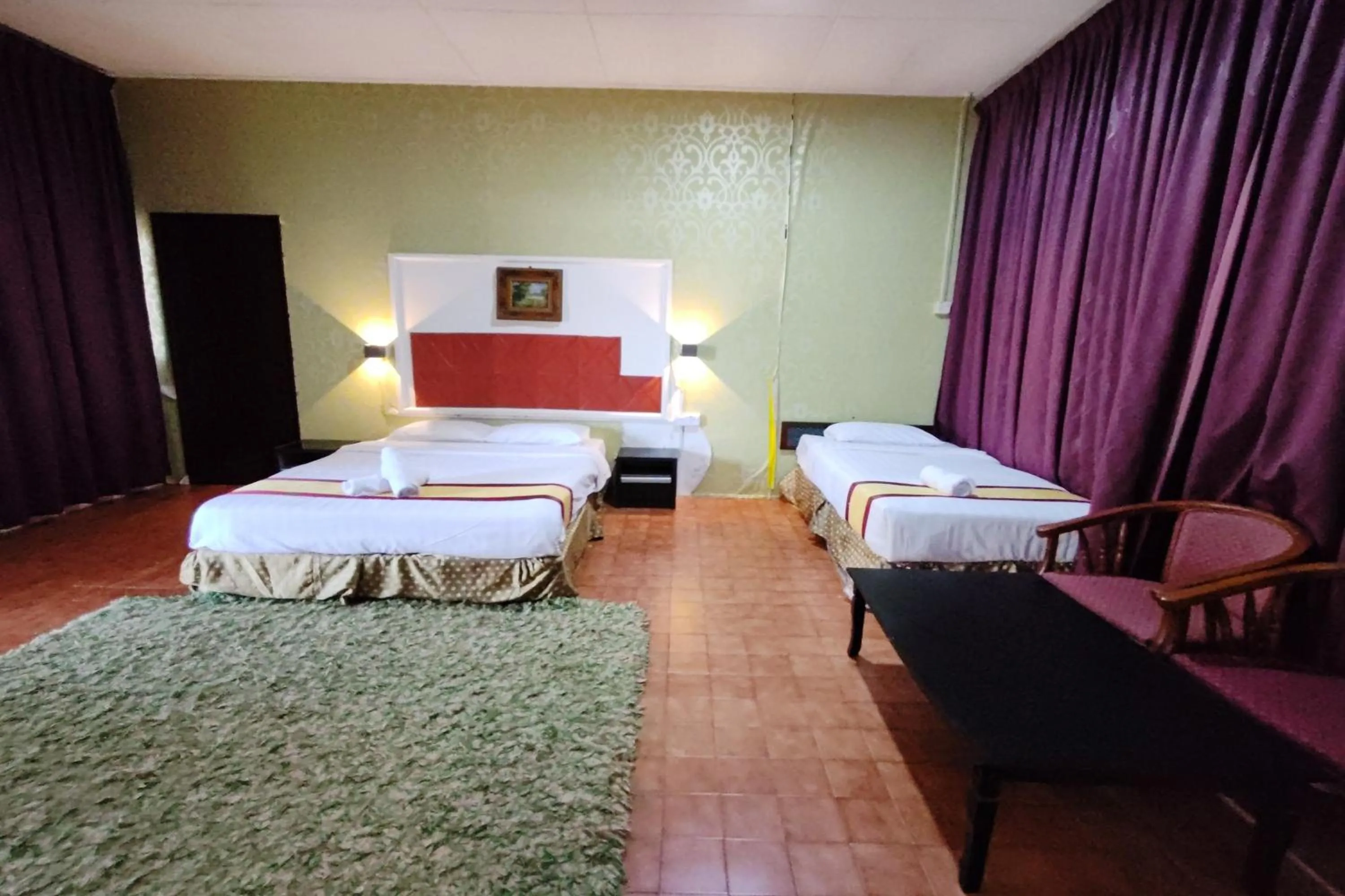 Bedroom, Bed in Green Town Hotels and Resorts