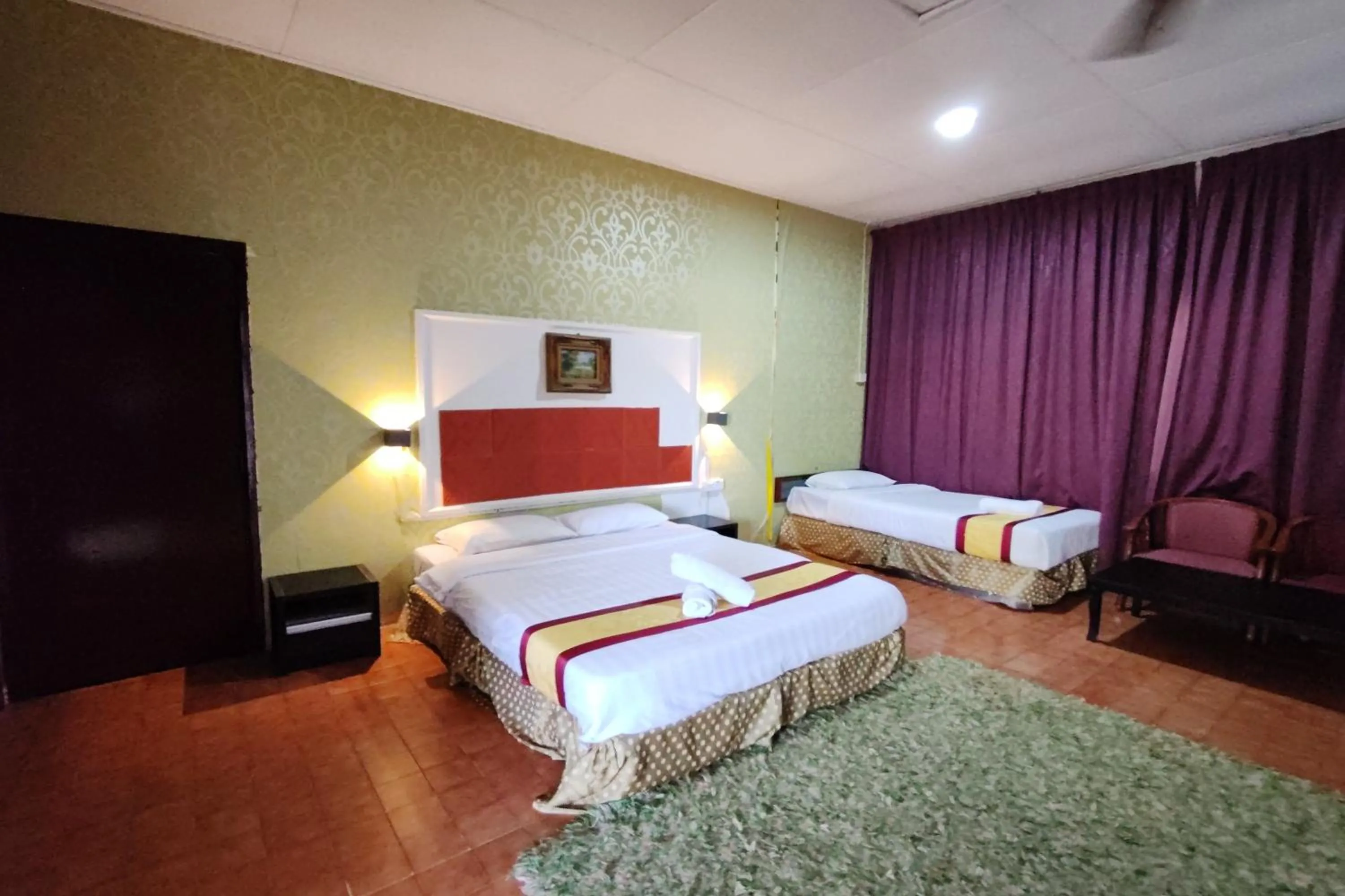 Deluxe Family Suite in Green Town Hotels and Resorts