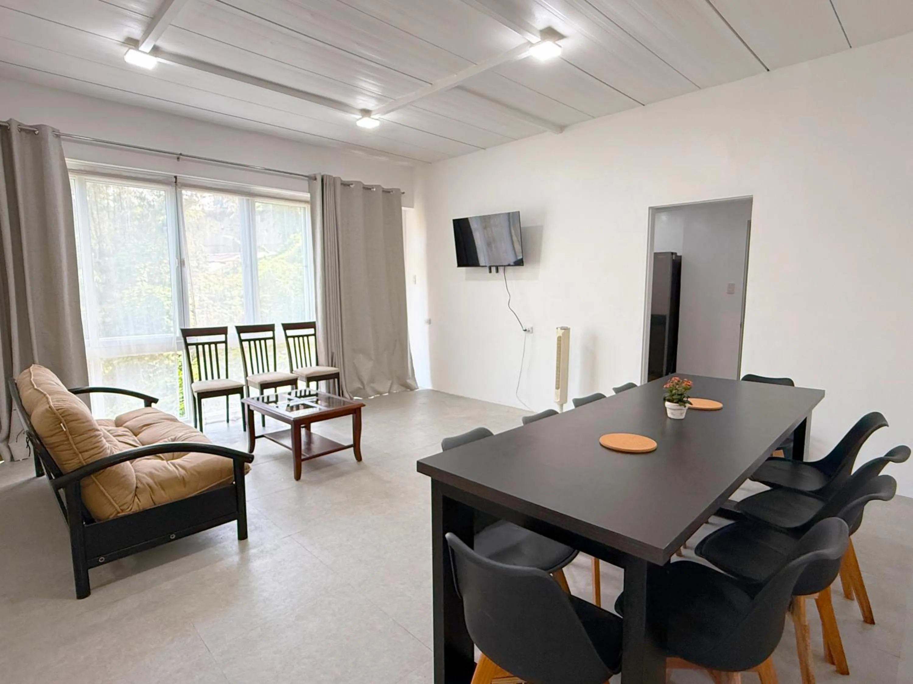 Communal lounge/ TV room in Misty Hills