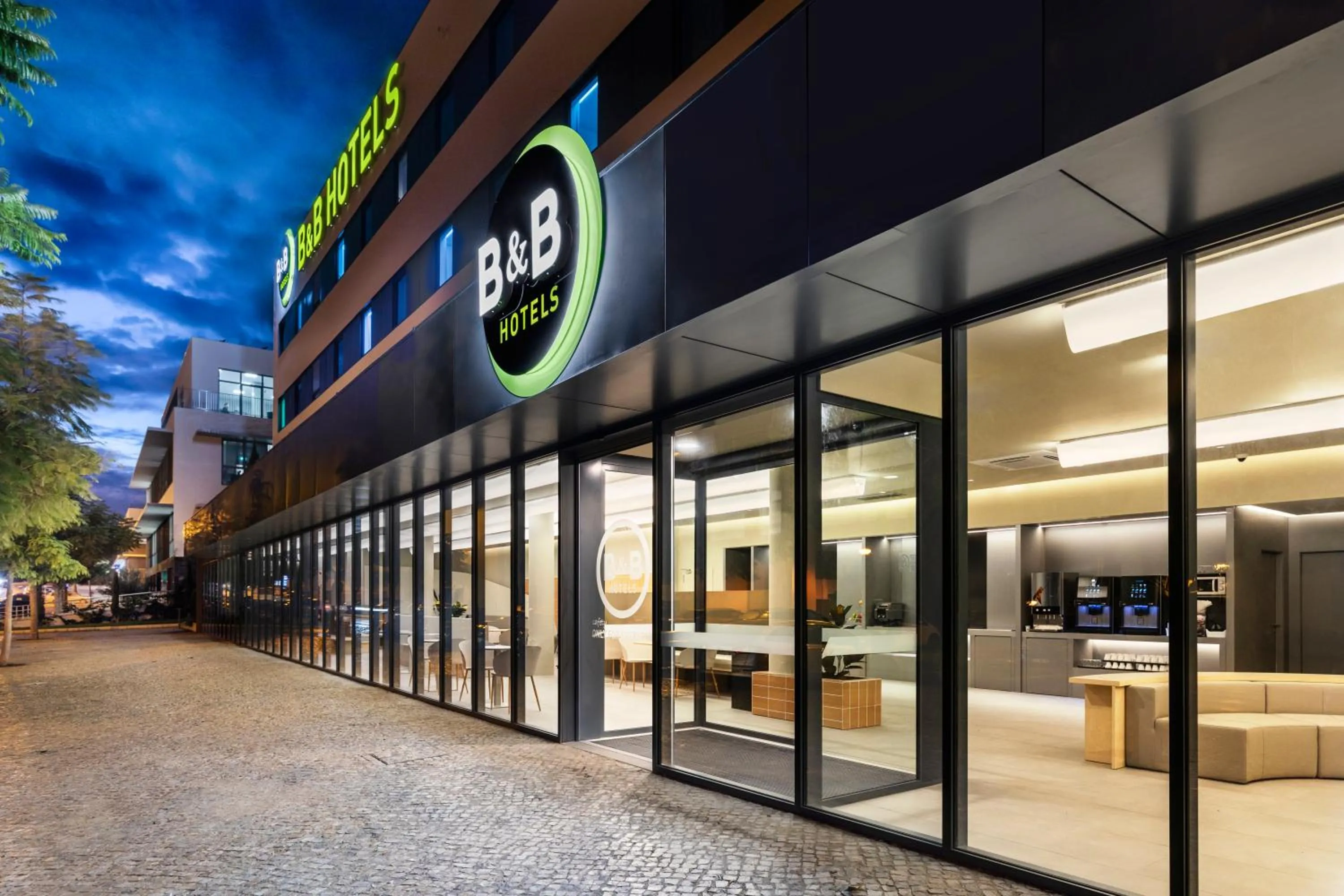 Property building in B&B HOTEL Lisboa Oeiras