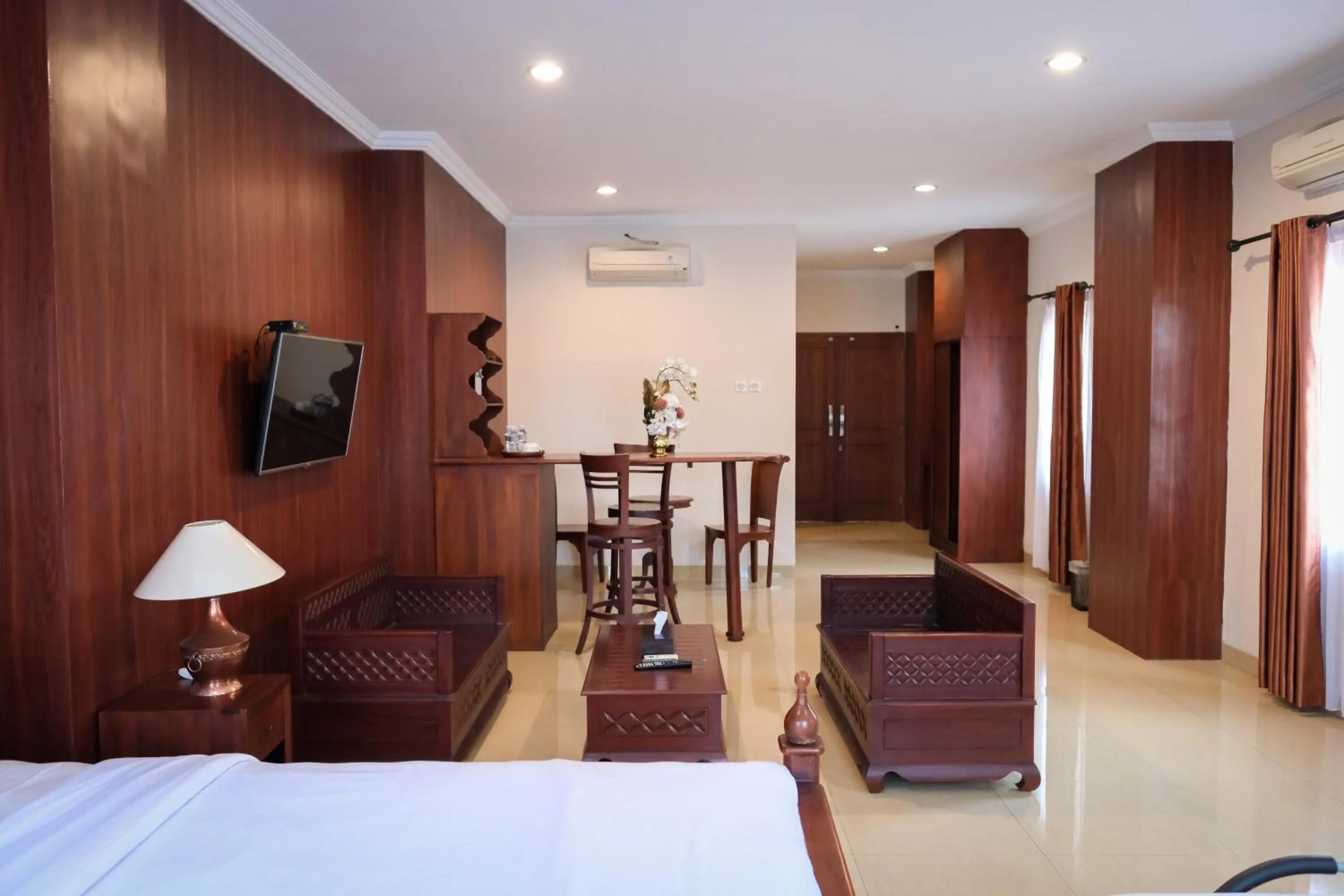 Living room, Bed in The Garden Suites New