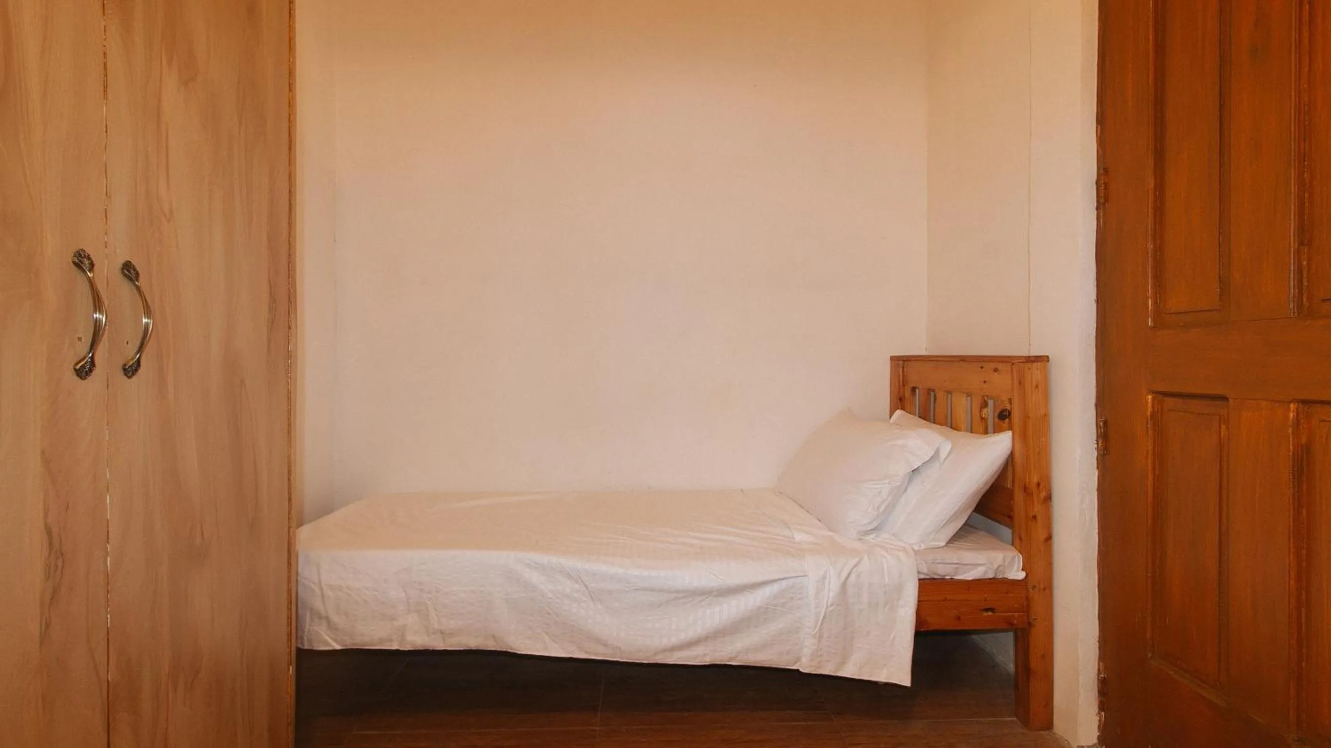 Bed in RedDoorz @ Alquiza Residences Paranaque