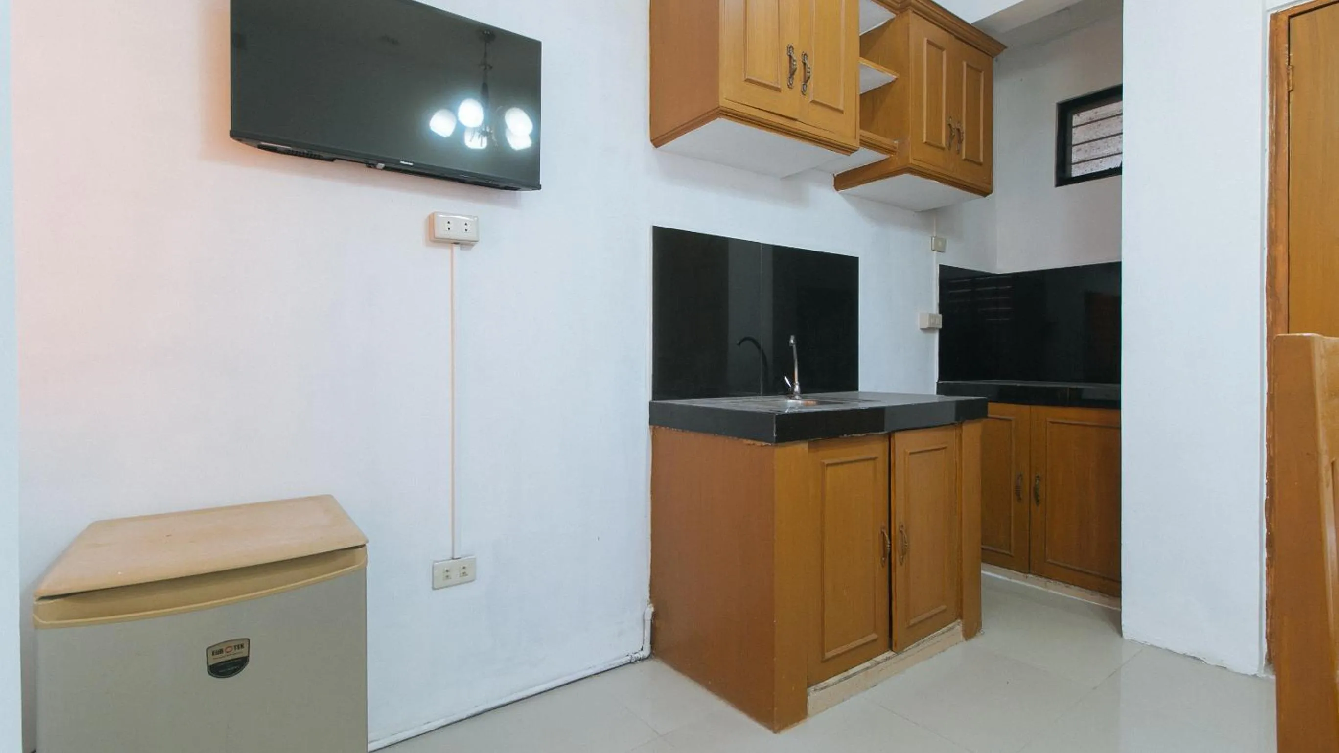 TV and multimedia in RedDoorz @ Alquiza Residences Paranaque