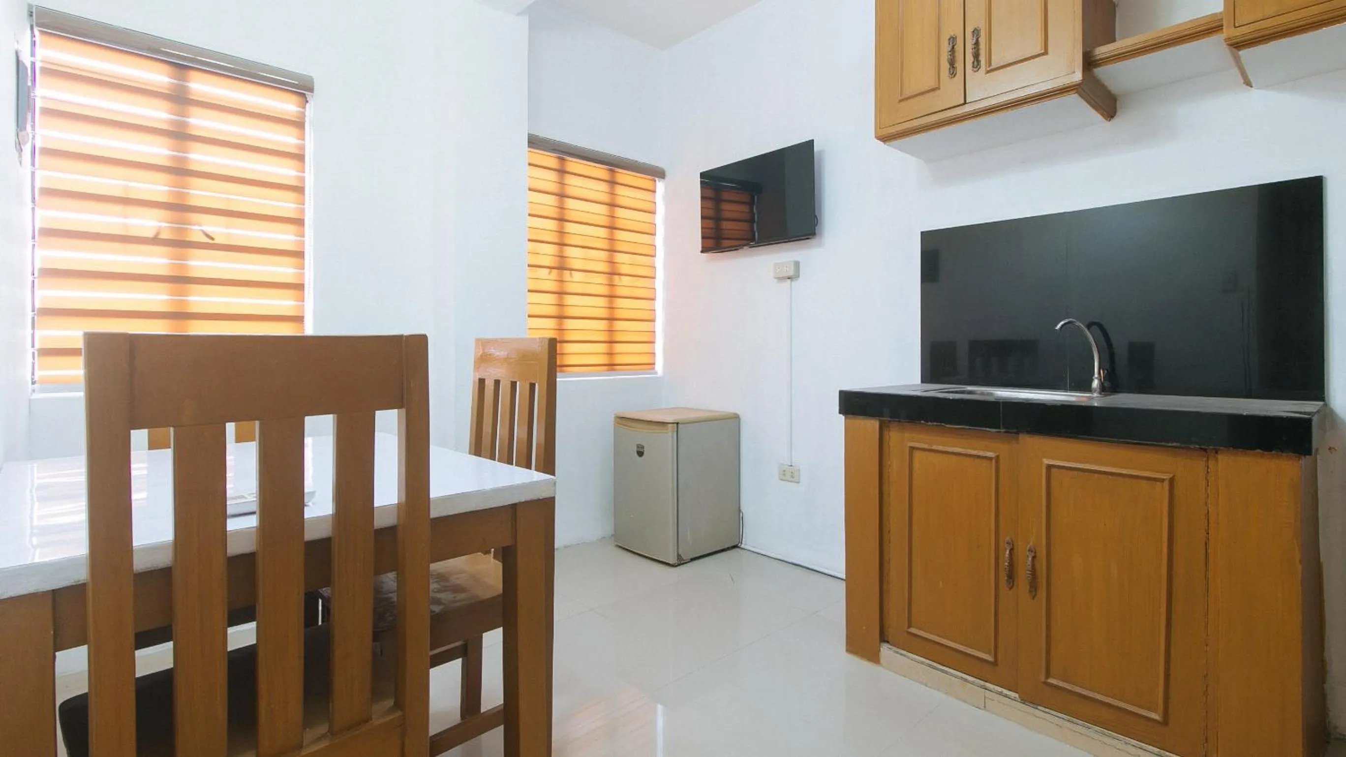 TV and multimedia in RedDoorz @ Alquiza Residences Paranaque