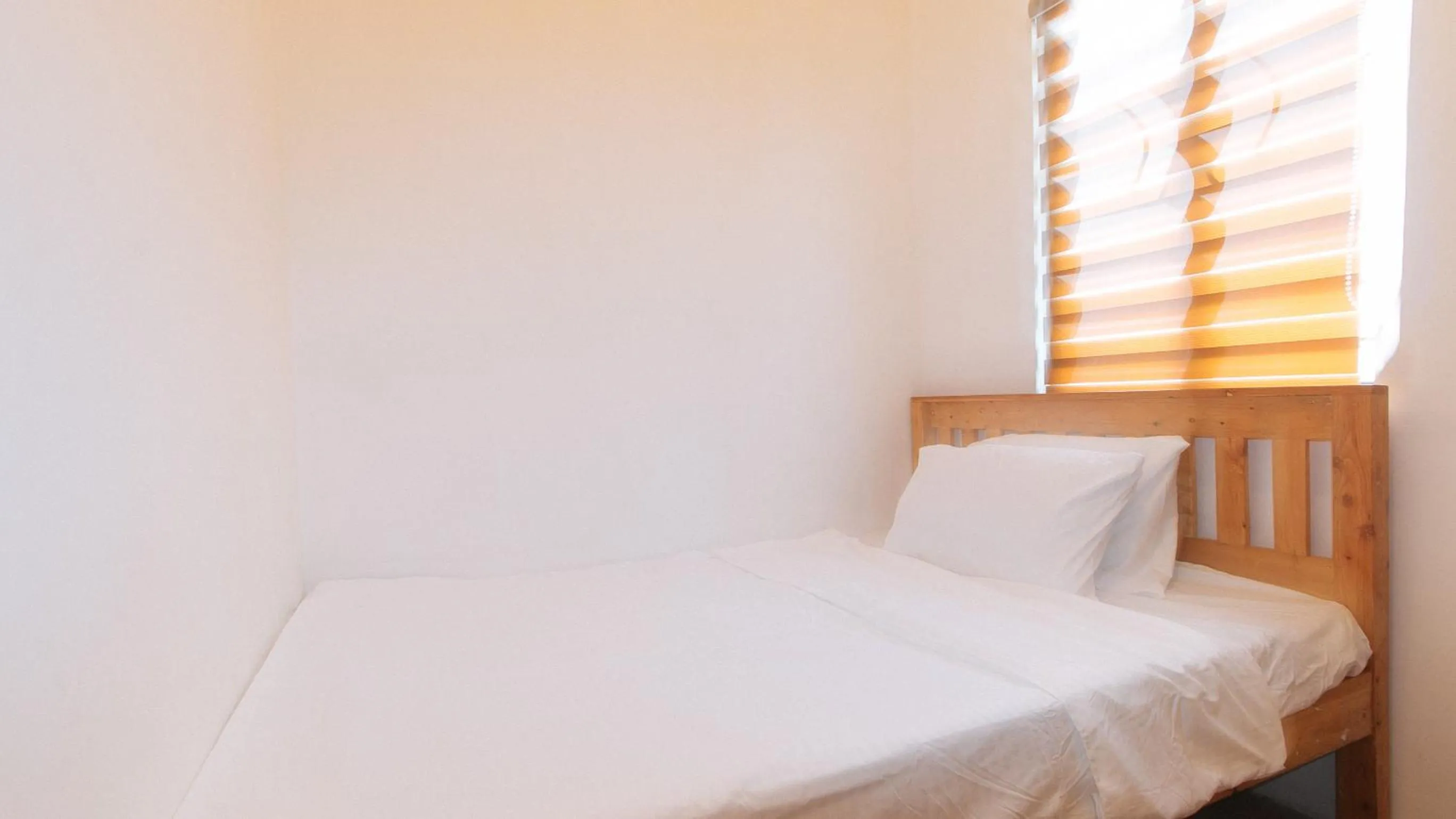 Bed in RedDoorz @ Alquiza Residences Paranaque