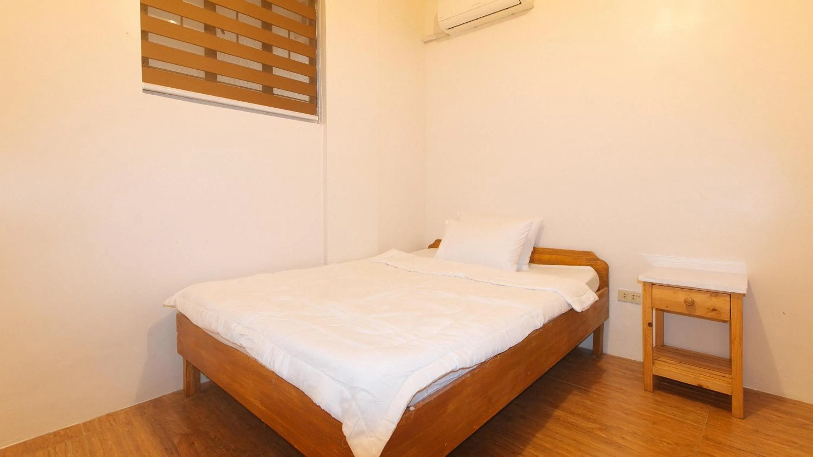 Photo of the whole room, Bed in RedDoorz @ Alquiza Residences Paranaque