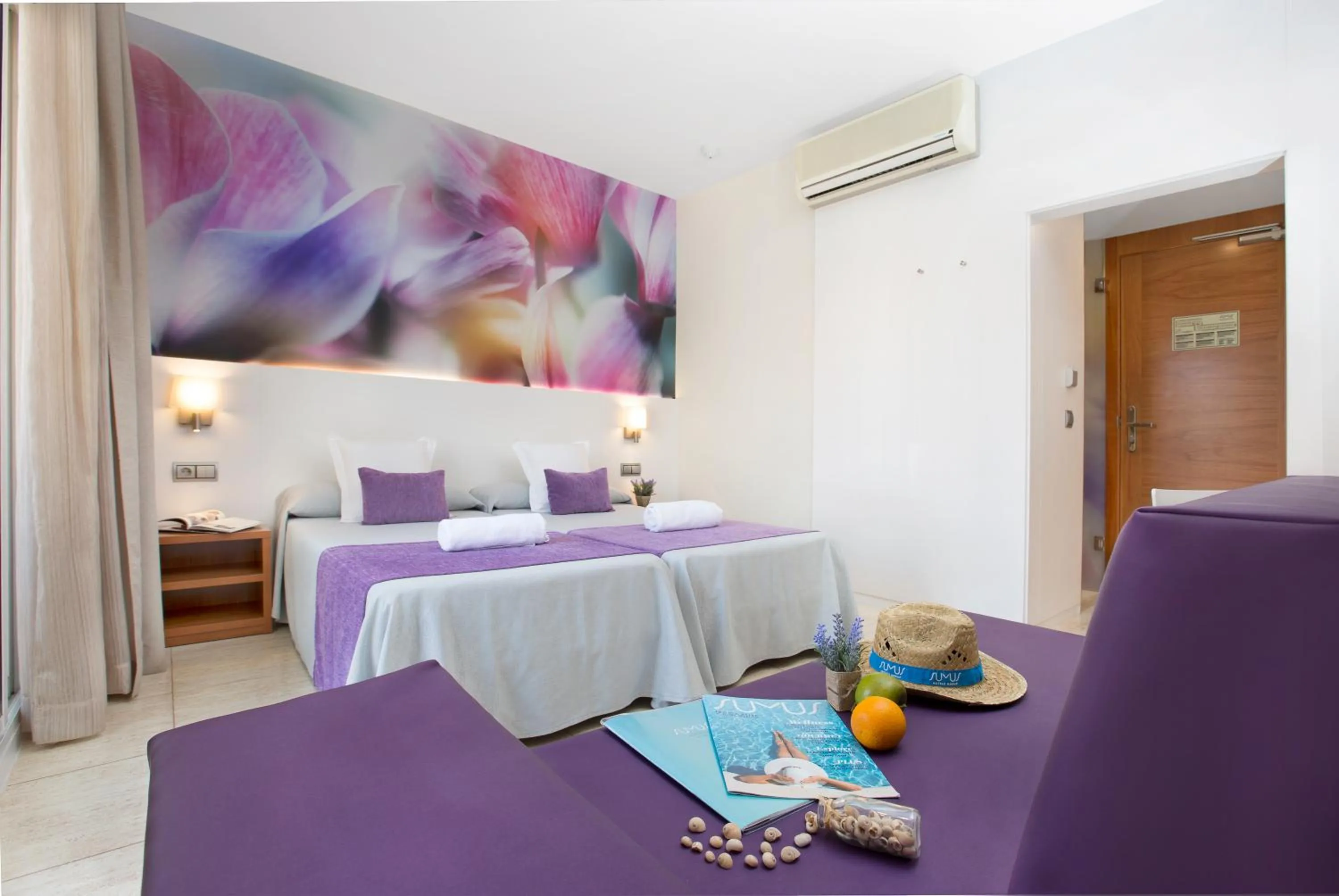 Bedroom, Bed in Sumus Hotel Monteplaya & SPA 4Sup - Adults Only
