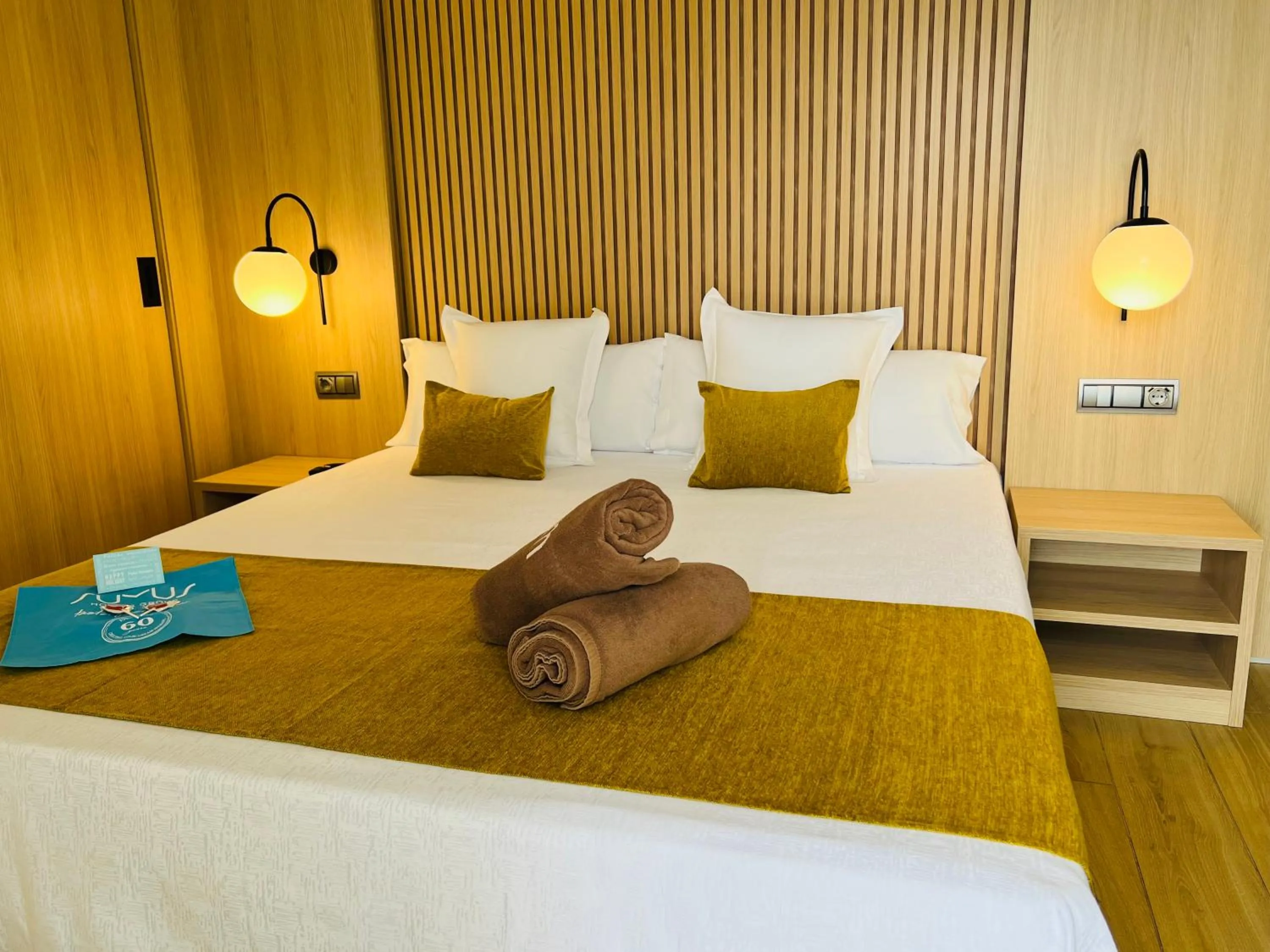 Bed in Sumus Hotel Monteplaya & SPA 4Sup - Adults Only