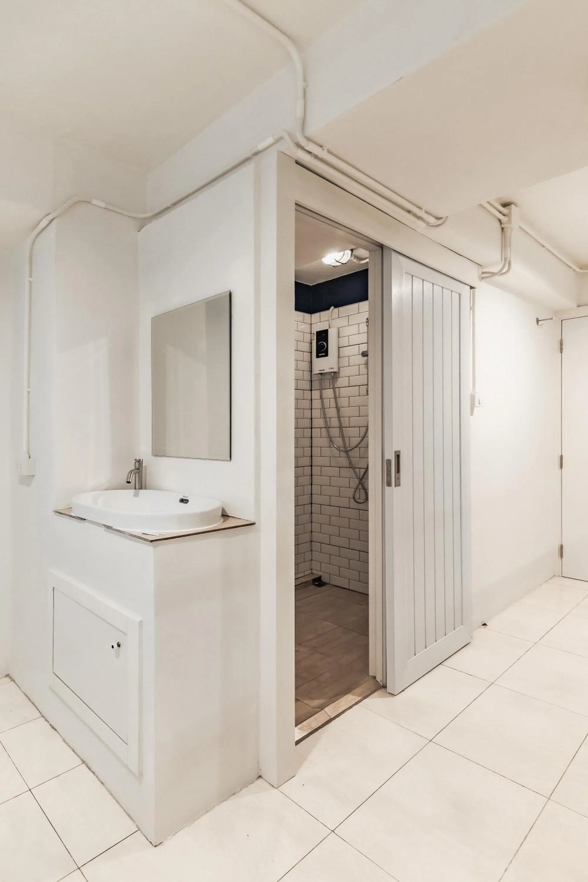 Shower in Shapel Hostel and Cafe