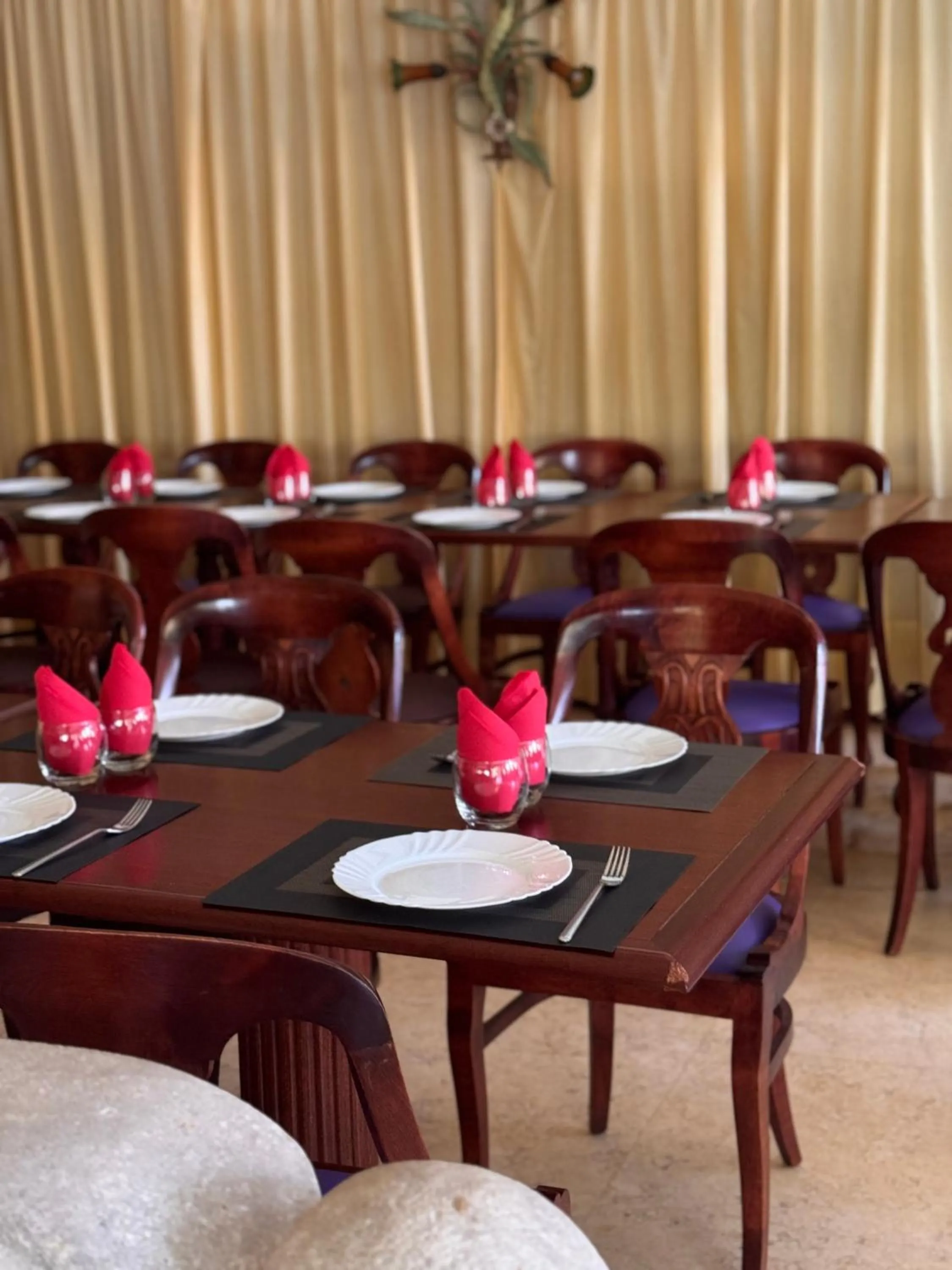 Restaurant/places to eat in Hotel Rey's