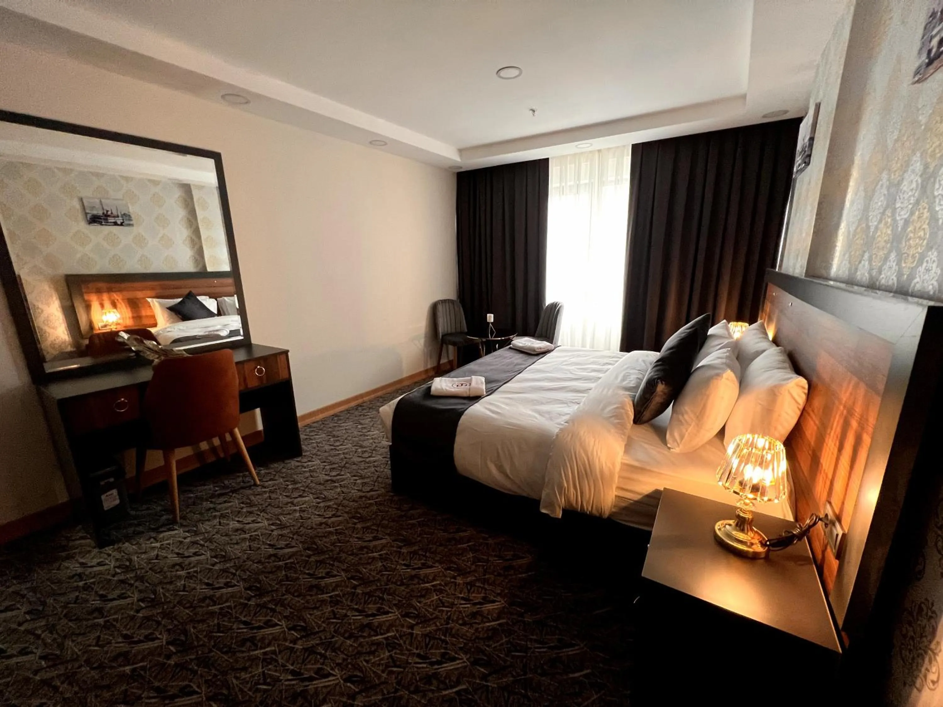 Photo of the whole room, Bed in El Emin İstanbul Hotel
