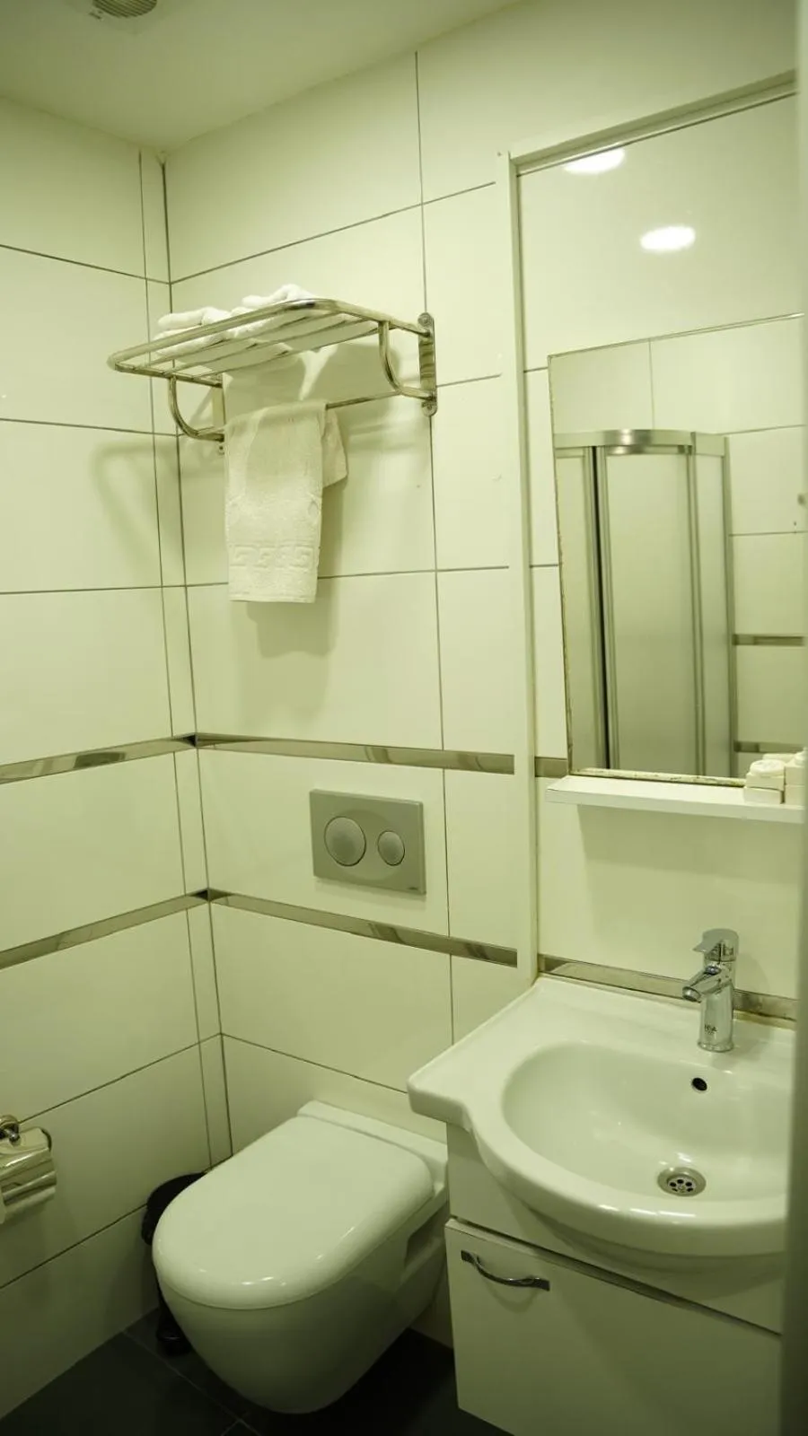 Shower in El Emin İstanbul Hotel