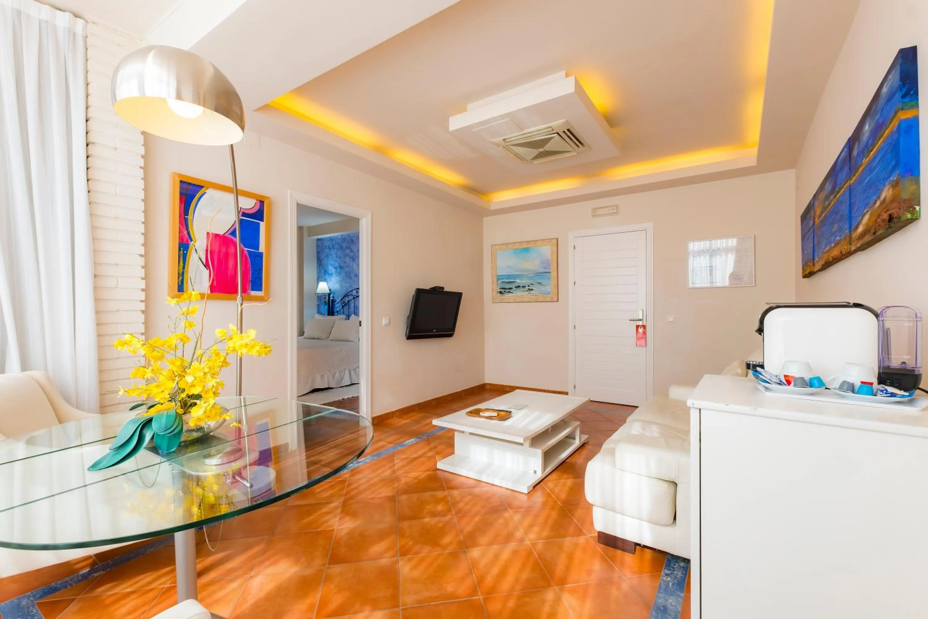 Coffee/tea facilities in Hotel Guadalquivir