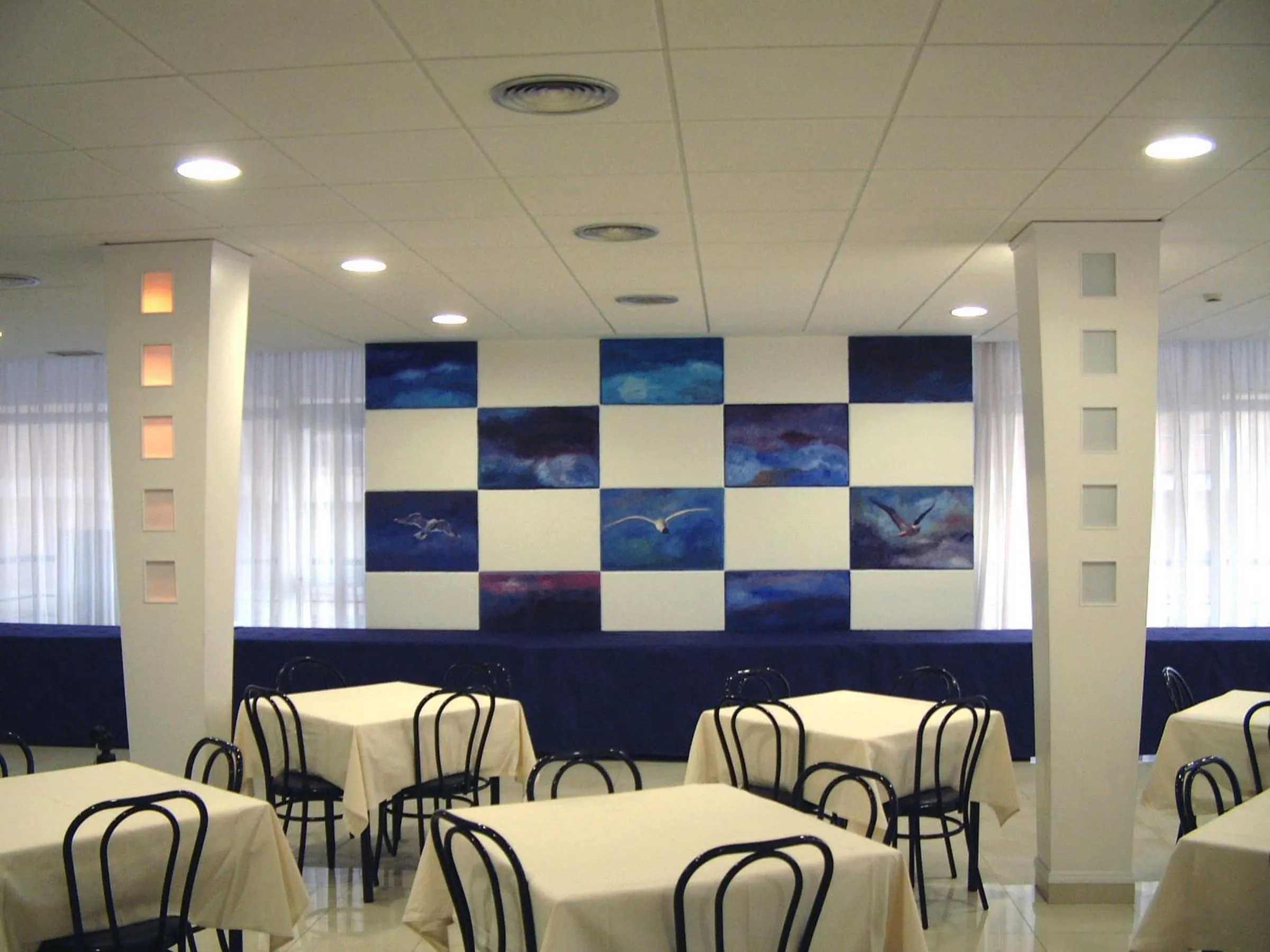 Restaurant/places to eat in Hotel Guadalquivir