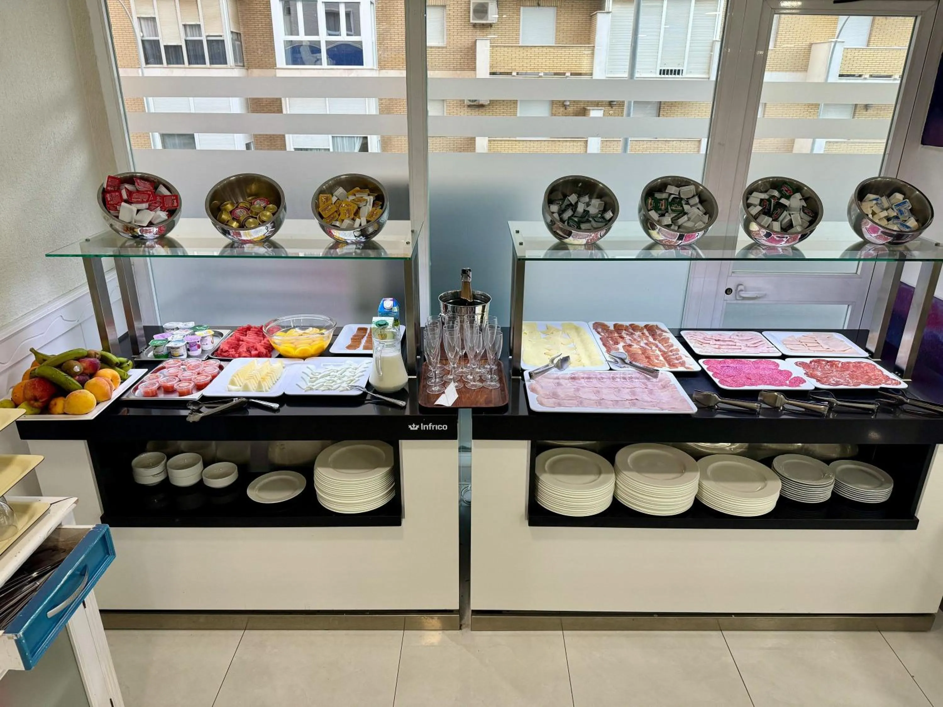 Buffet breakfast in Hotel Guadalquivir