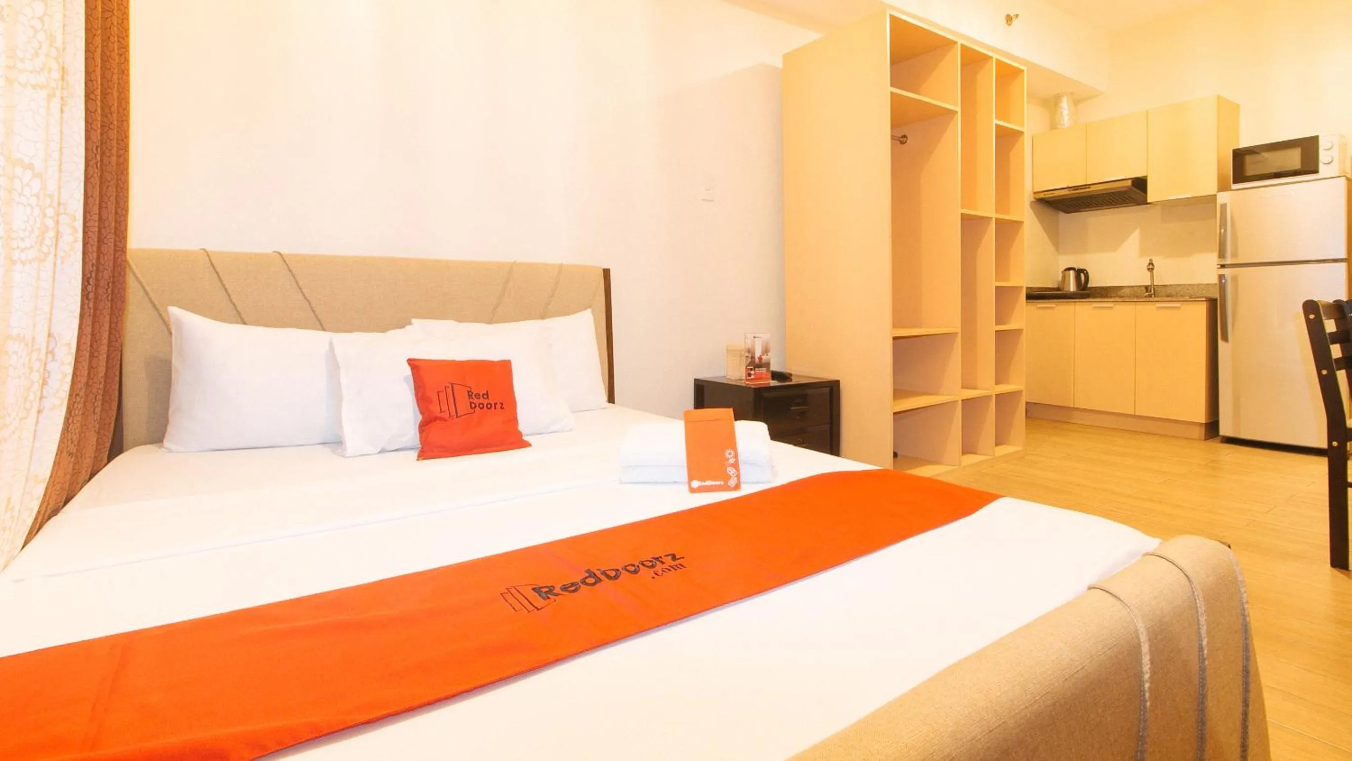 Bed in RedDoorz Plus @ Cuarto Verde Staycation