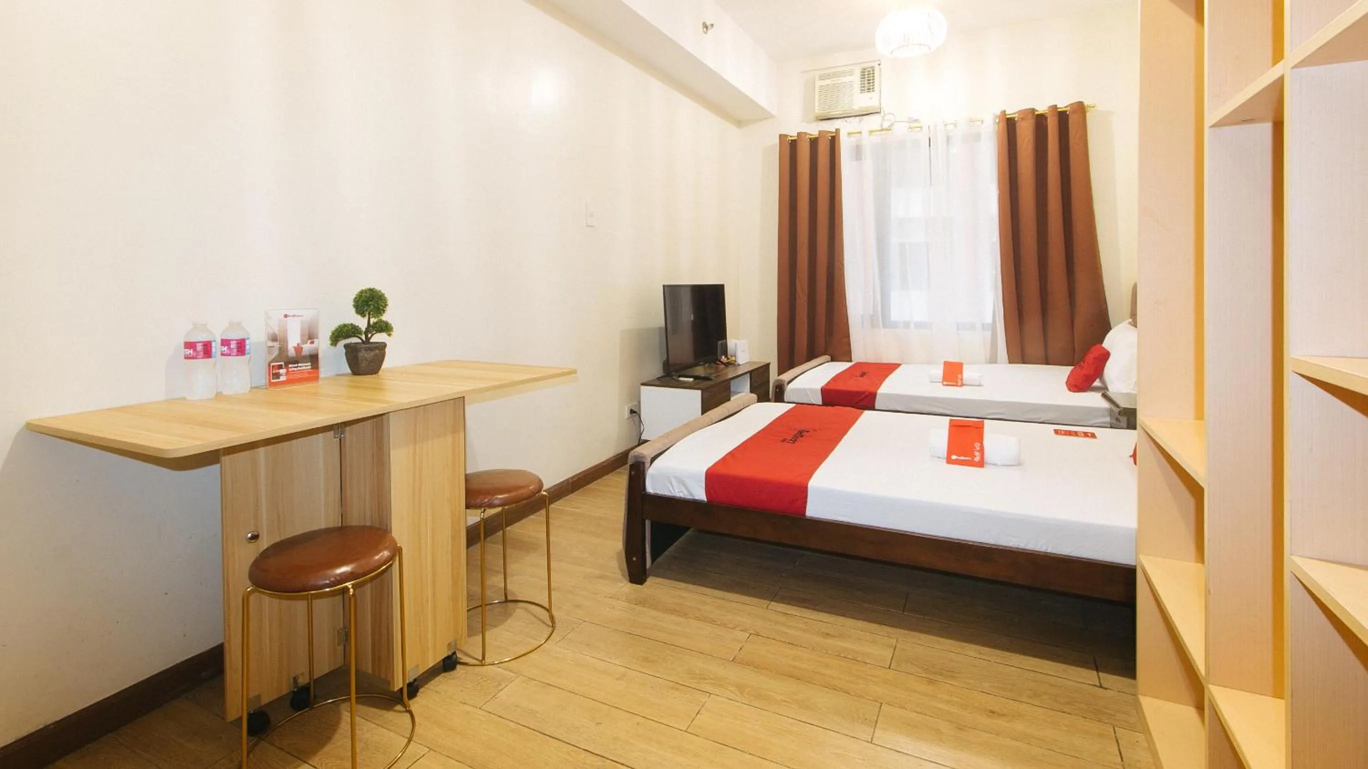 Bed in RedDoorz Plus @ Cuarto Verde Staycation