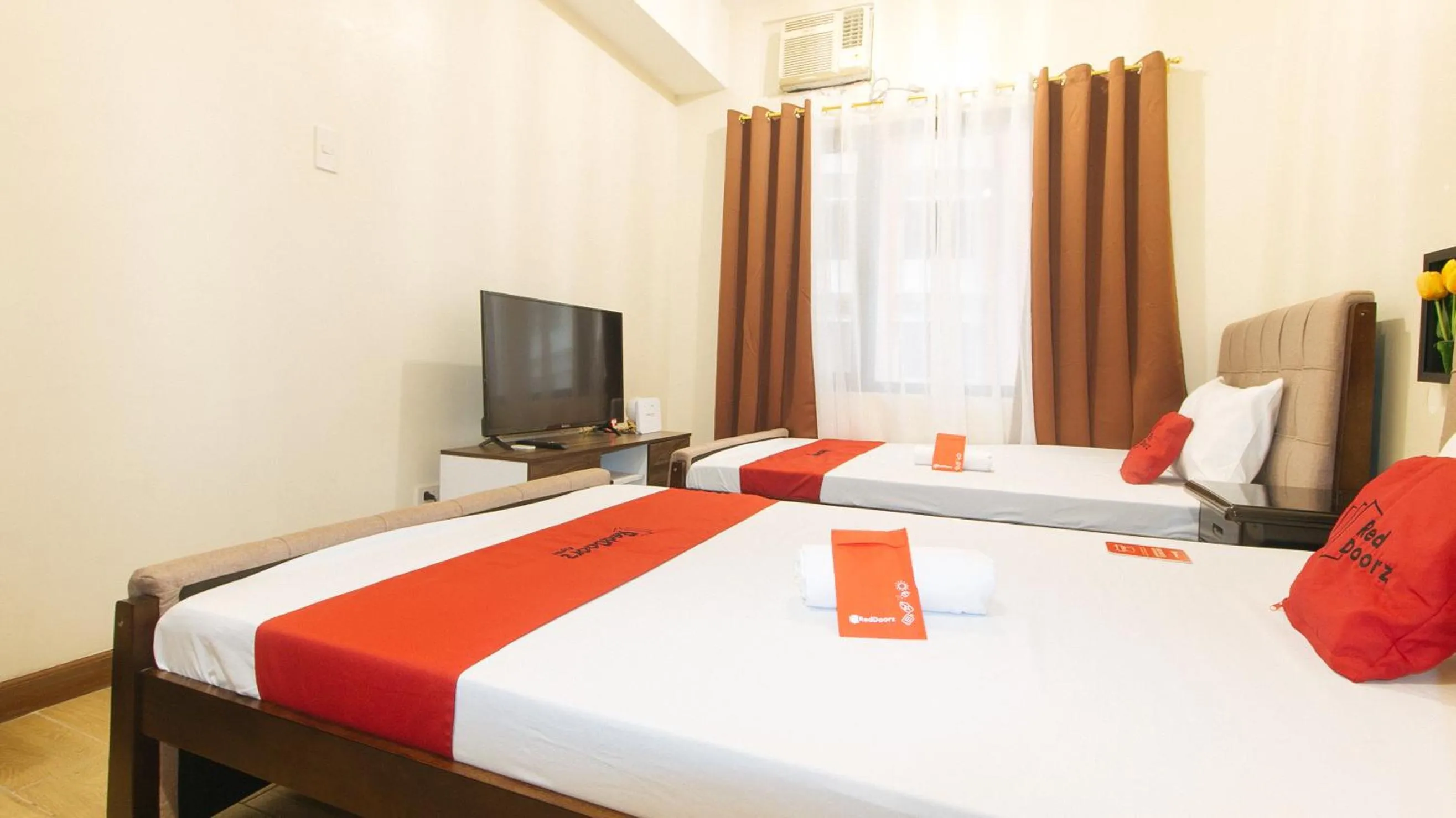 Bed in RedDoorz Plus @ Cuarto Verde Staycation