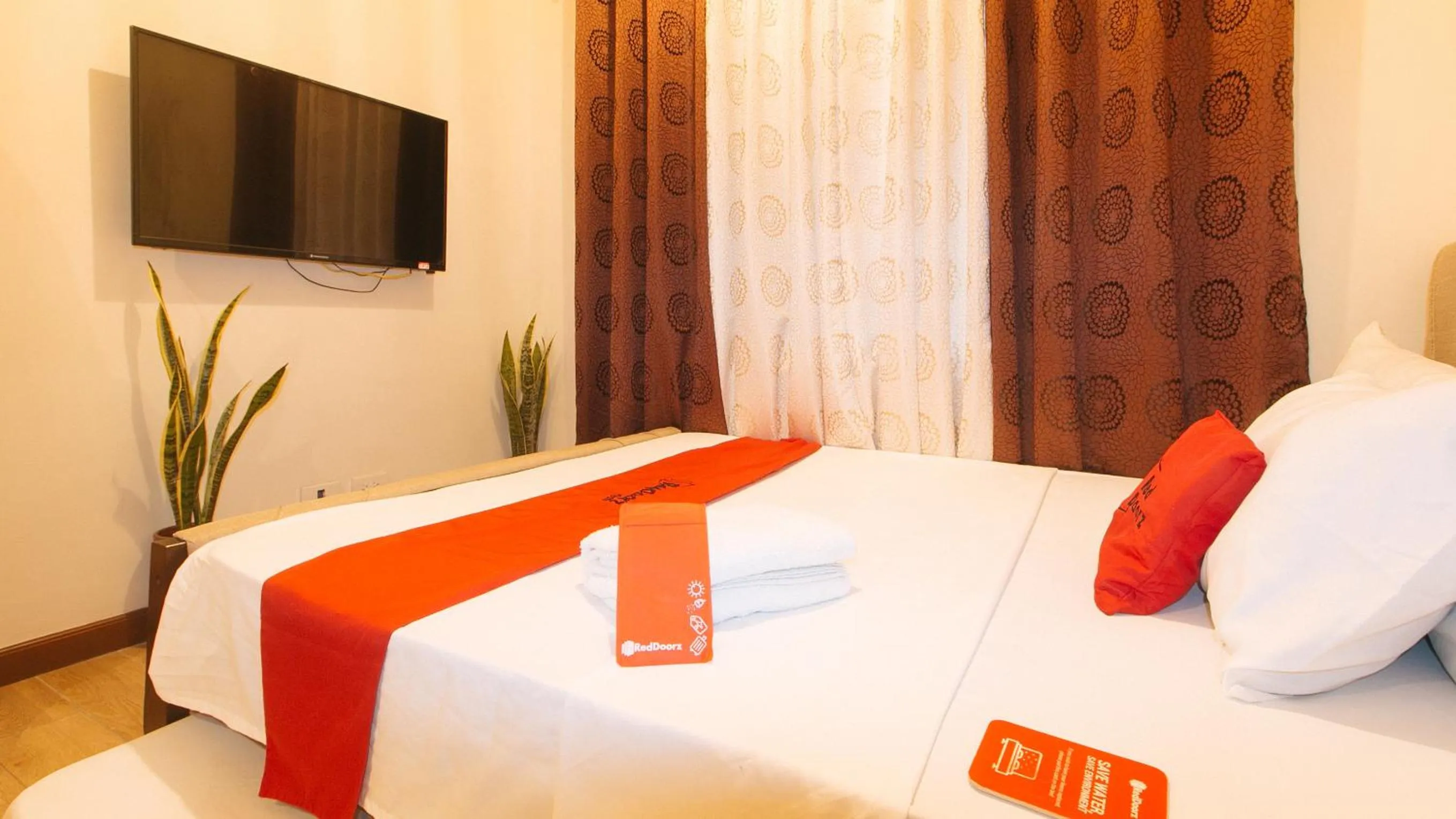 Bed in RedDoorz Plus @ Cuarto Verde Staycation