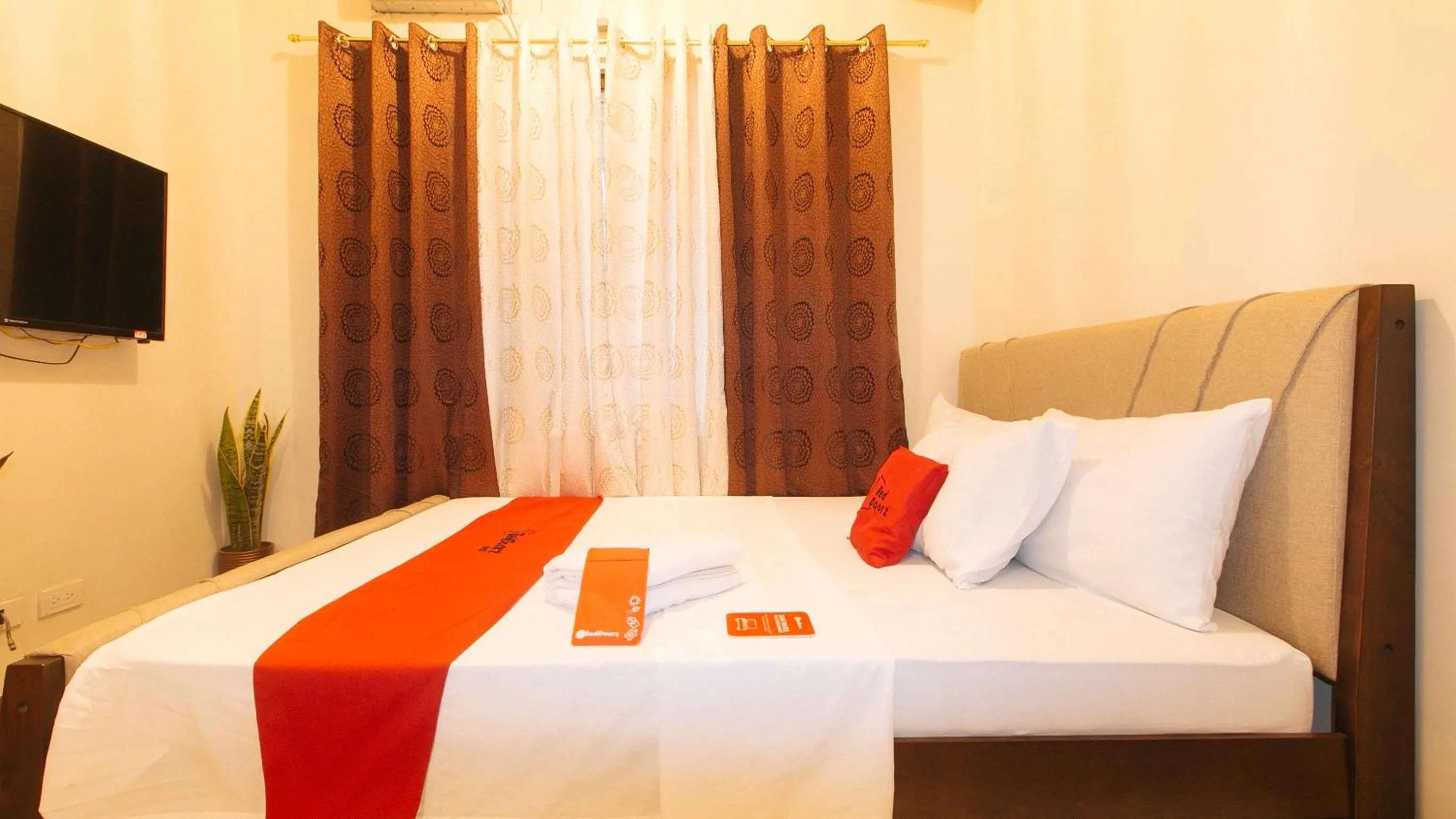 Bed in RedDoorz Plus @ Cuarto Verde Staycation