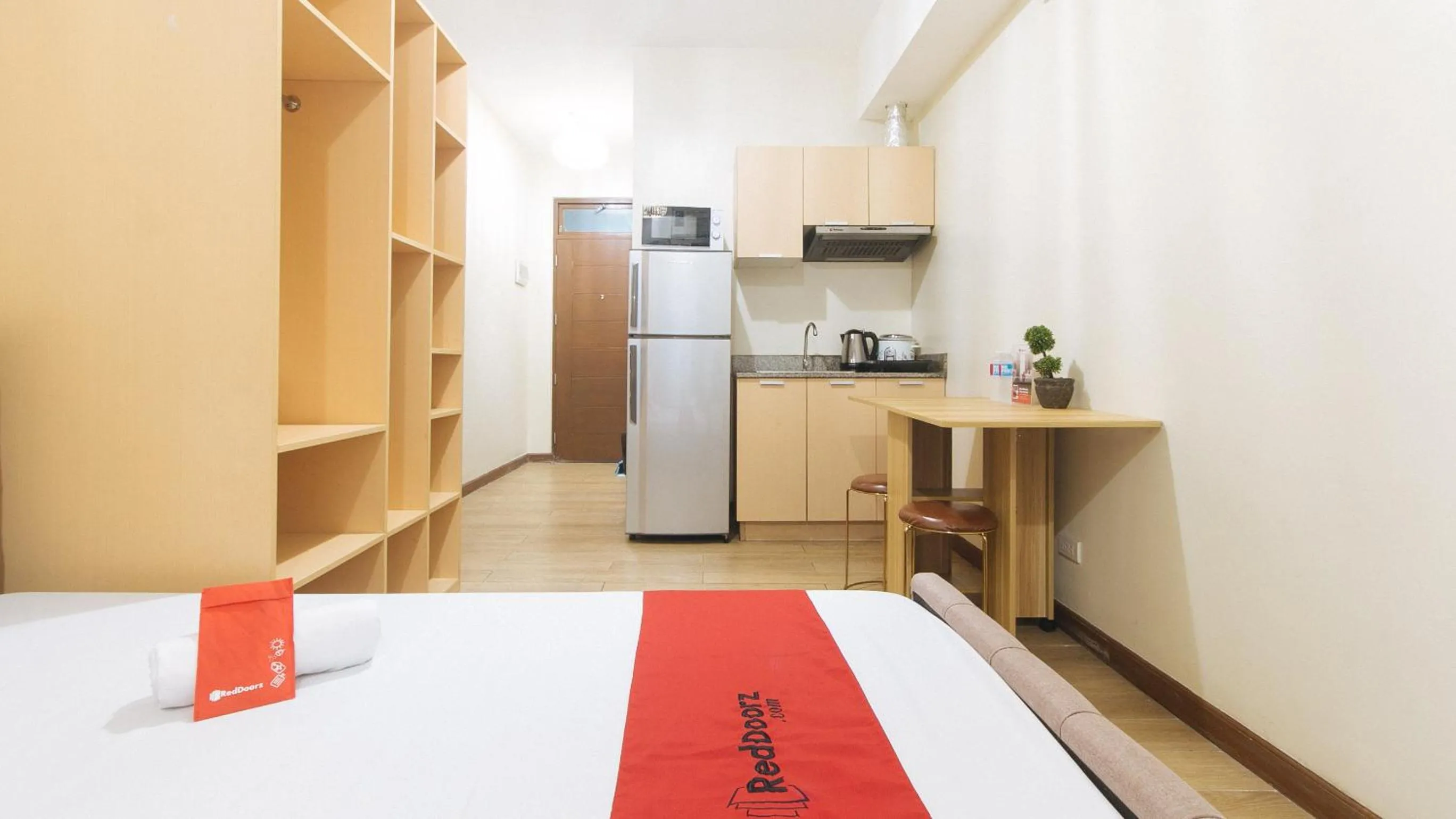 Bed in RedDoorz Plus @ Cuarto Verde Staycation