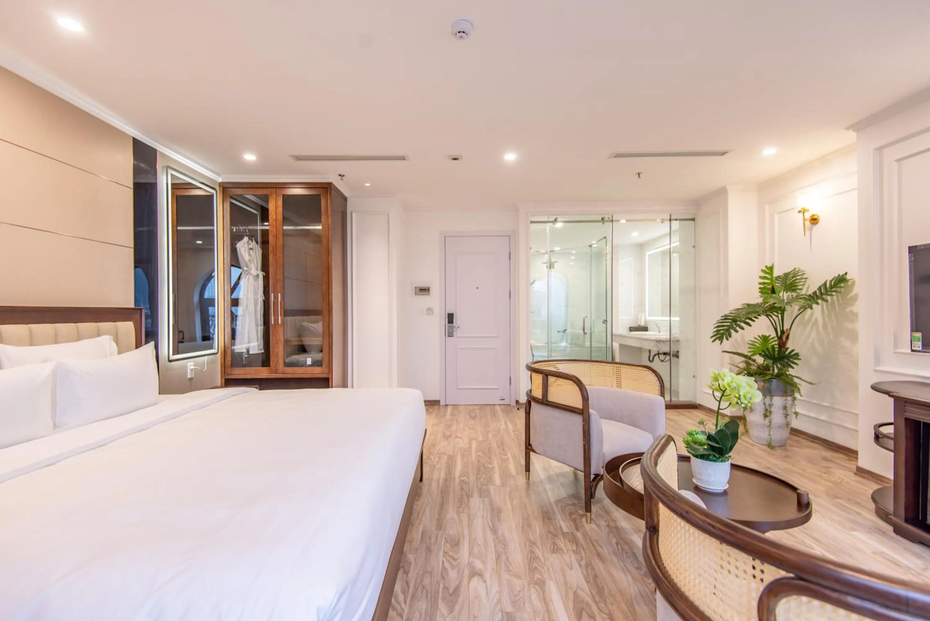 Bed in Reyna Luxury Hotel