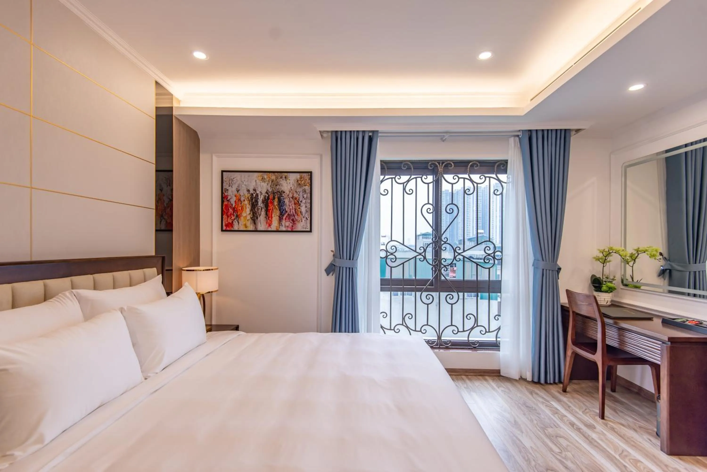 Bed in Reyna Luxury Hotel