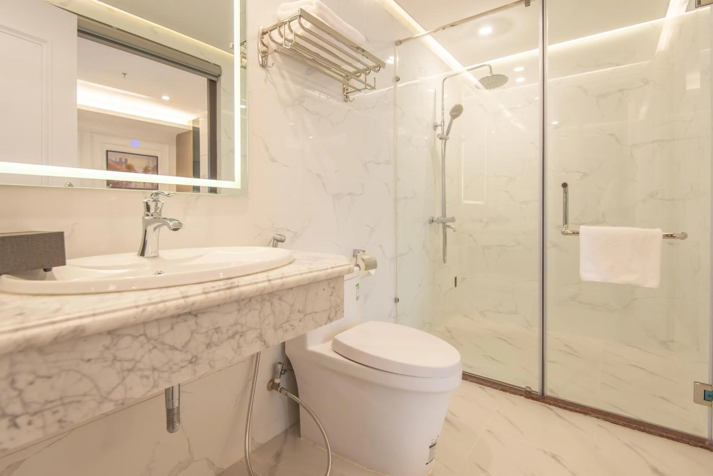 Shower in Reyna Luxury Hotel