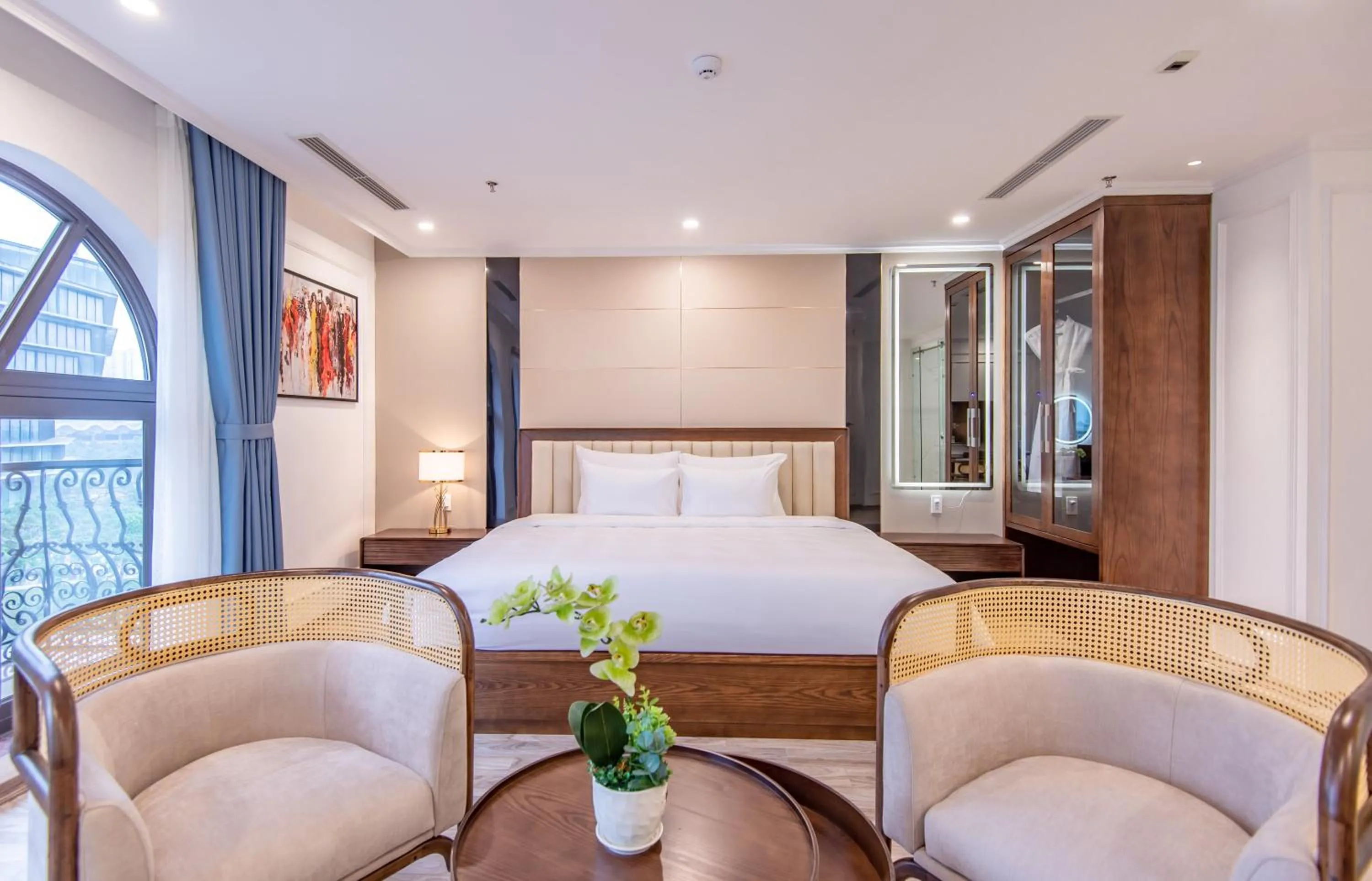 Bed in Reyna Luxury Hotel