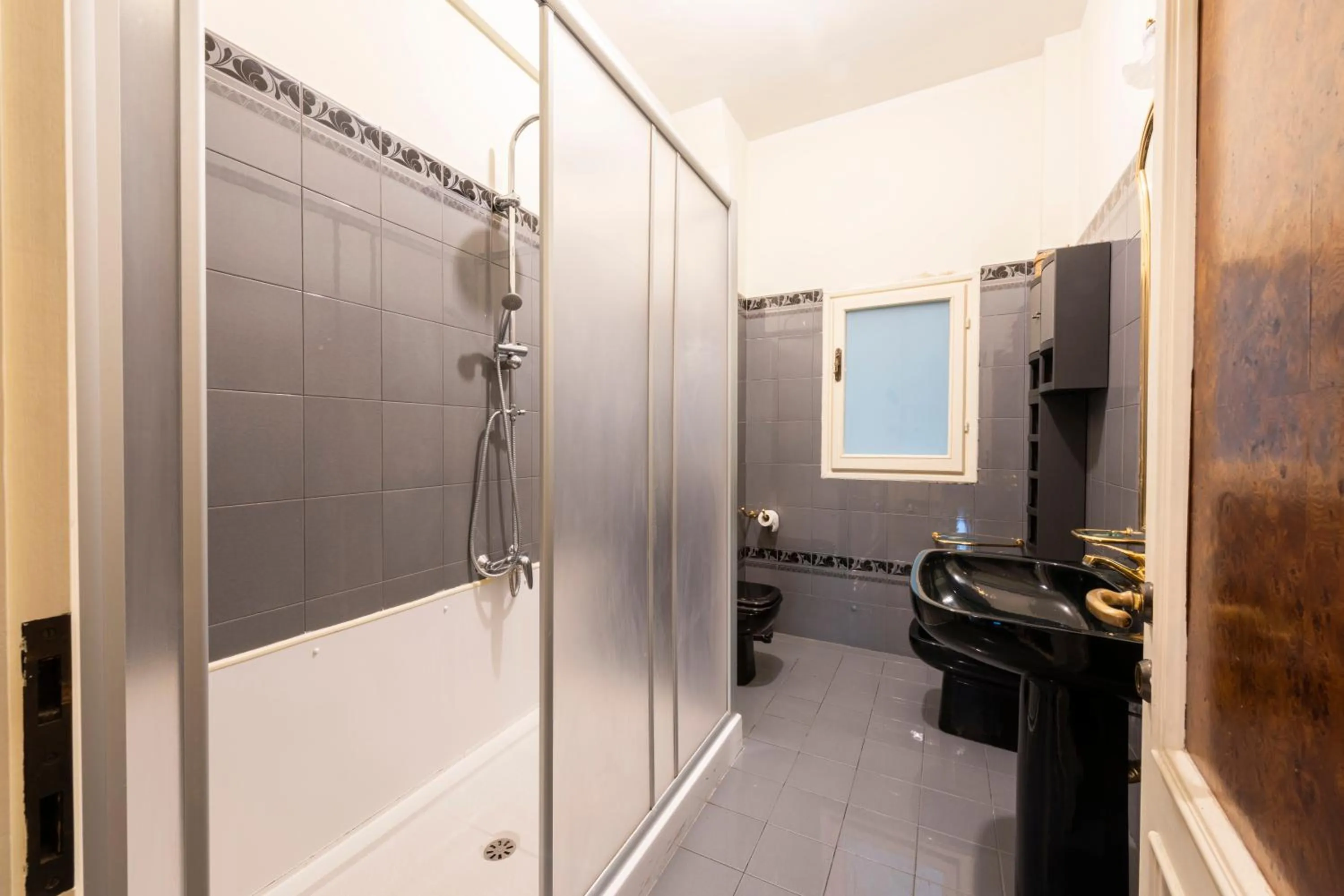 Shower in Oriuolo Prestige by Mmega