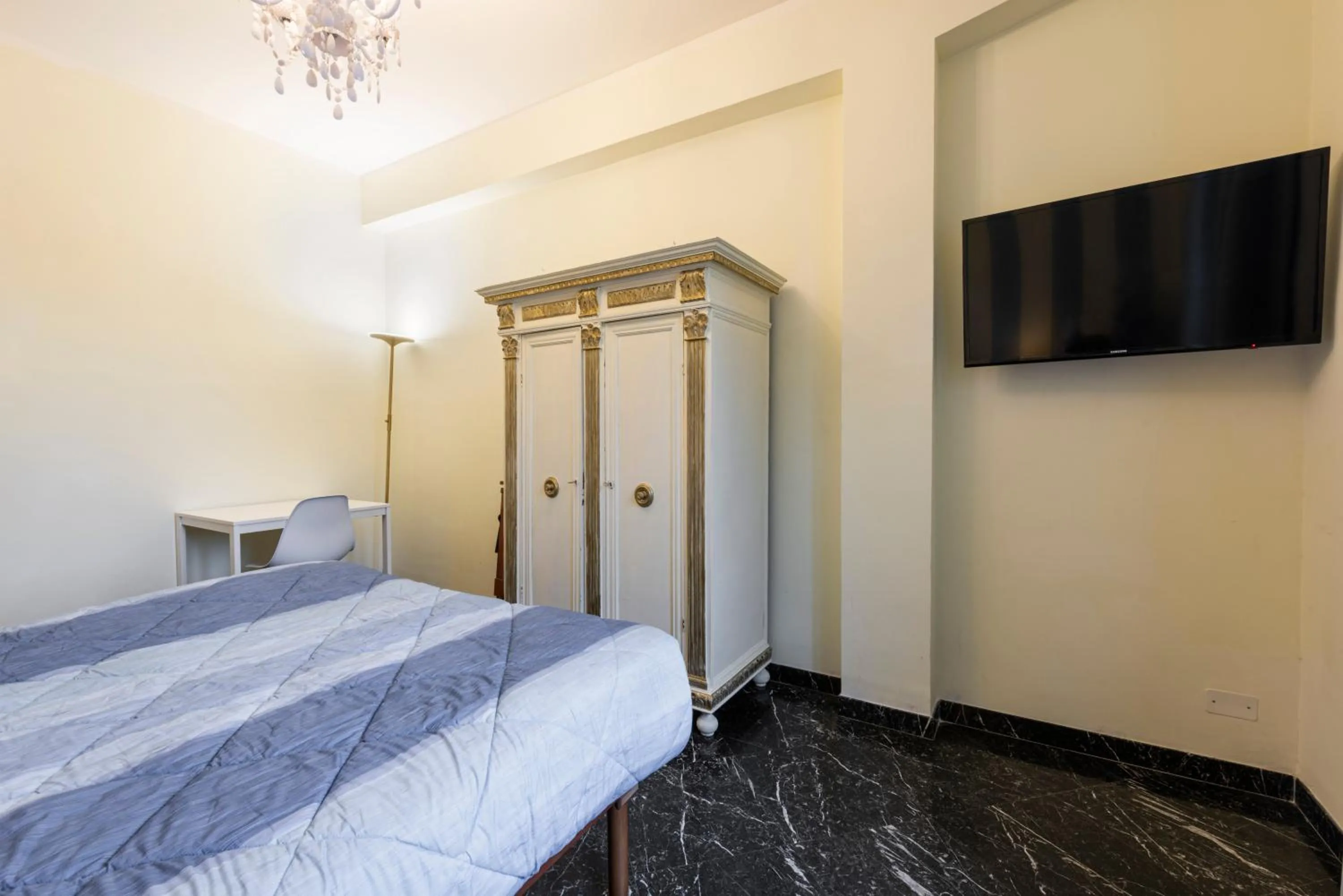 Bed in Oriuolo Prestige by Mmega