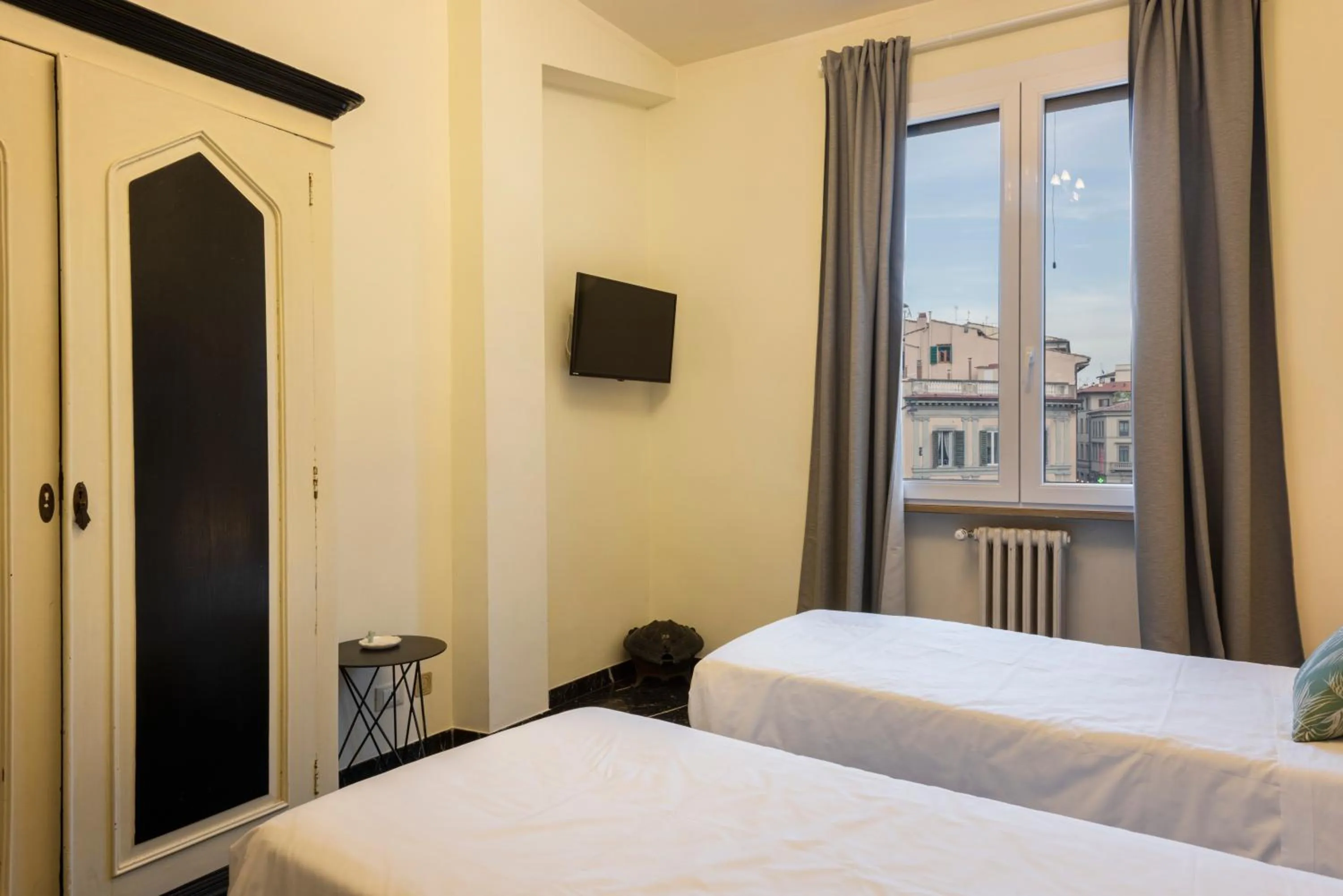 Bed in Oriuolo Prestige by Mmega