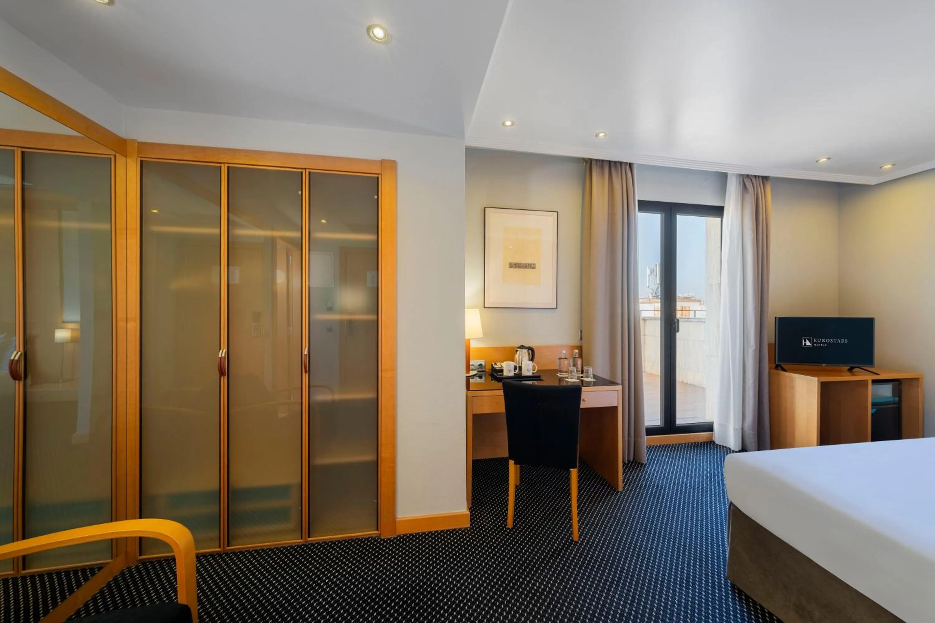 Photo of the whole room, Bed in Eurostars Rey Alfonso X