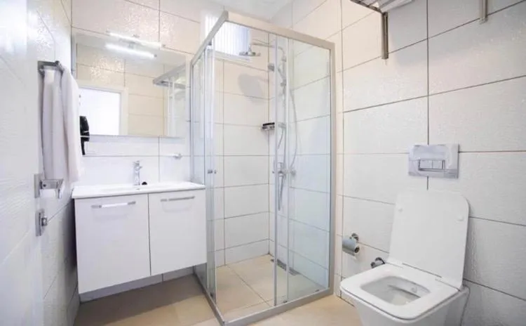 Bathroom in Queen Victoria Suit Apart OTEL