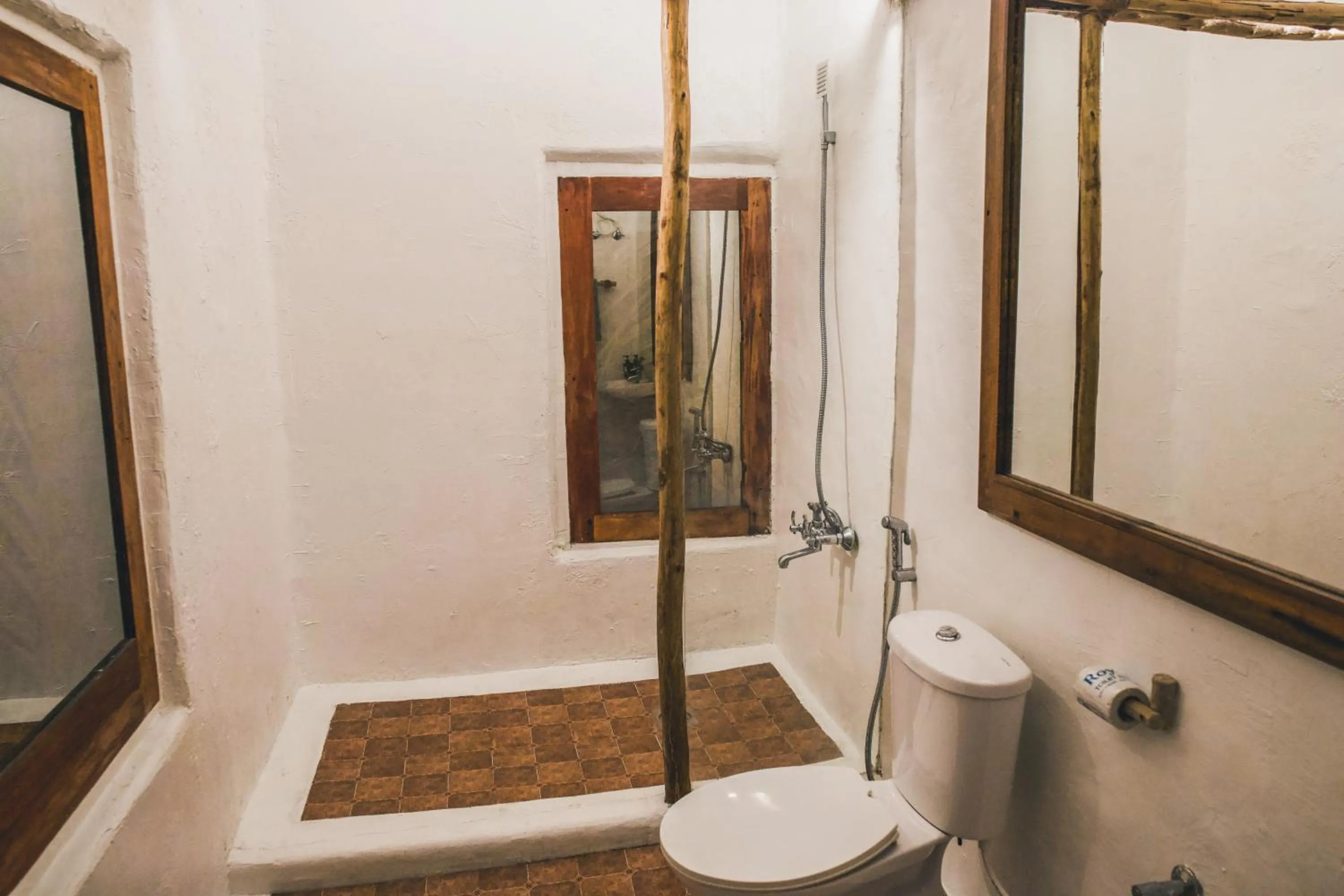 Shower in Boho's Hotel