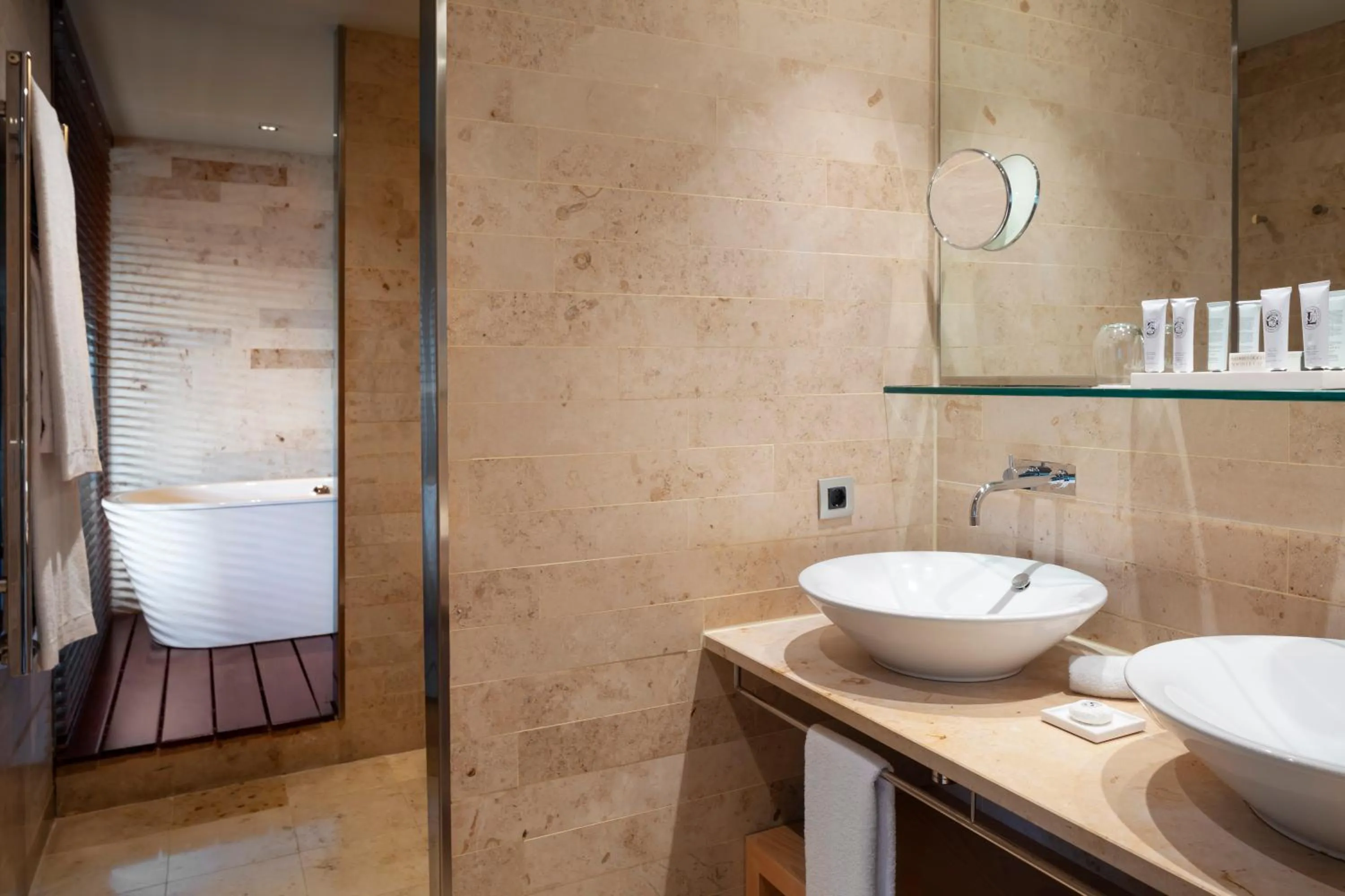 Shower in The Artist Grand Hotel of Art