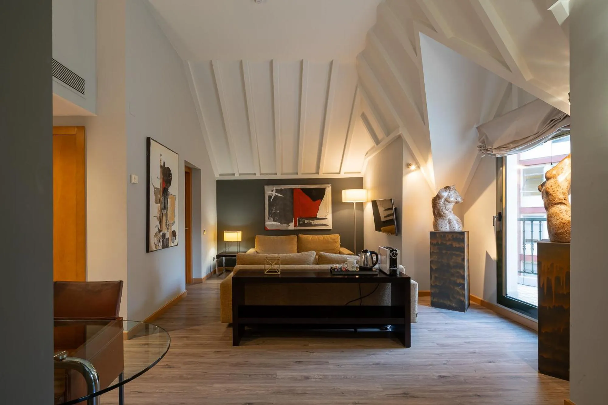 Living room, Bed in Hotel Indautxu