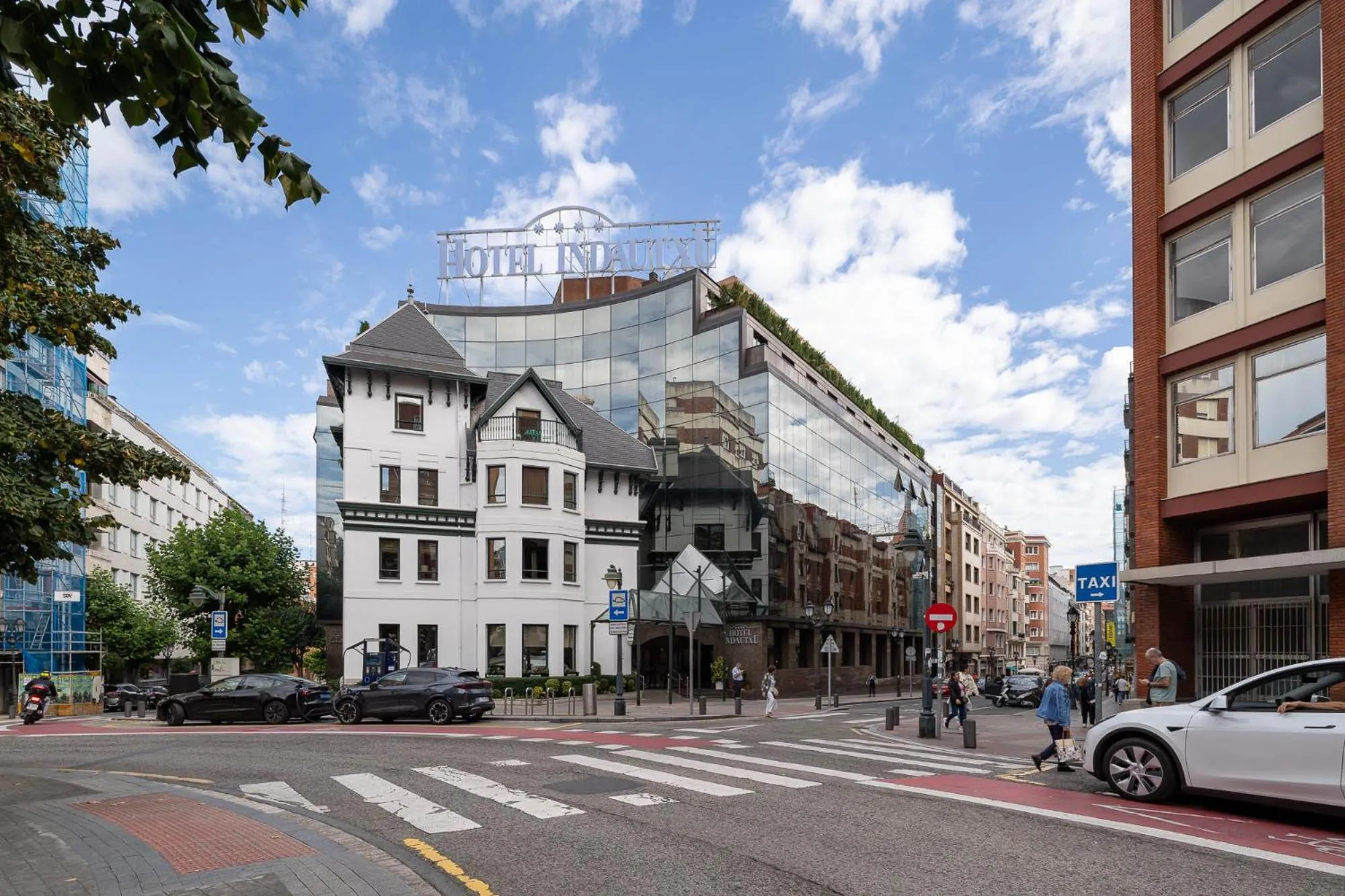 Property building in Hotel Indautxu
