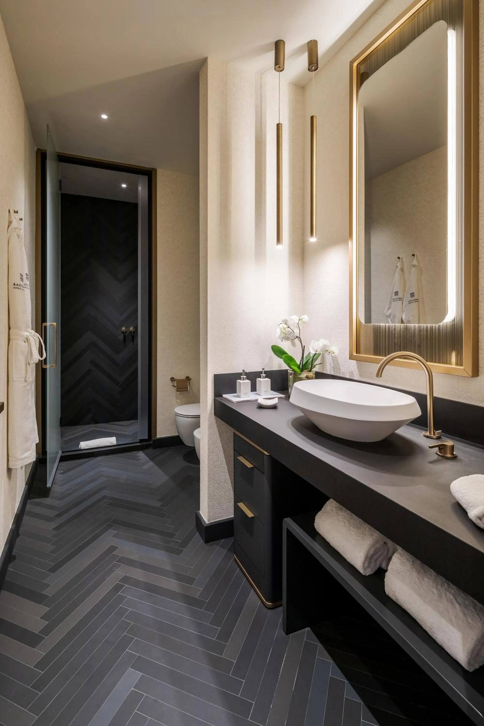 Bathroom in Casa Baglioni Milan - The Leading Hotels of the World