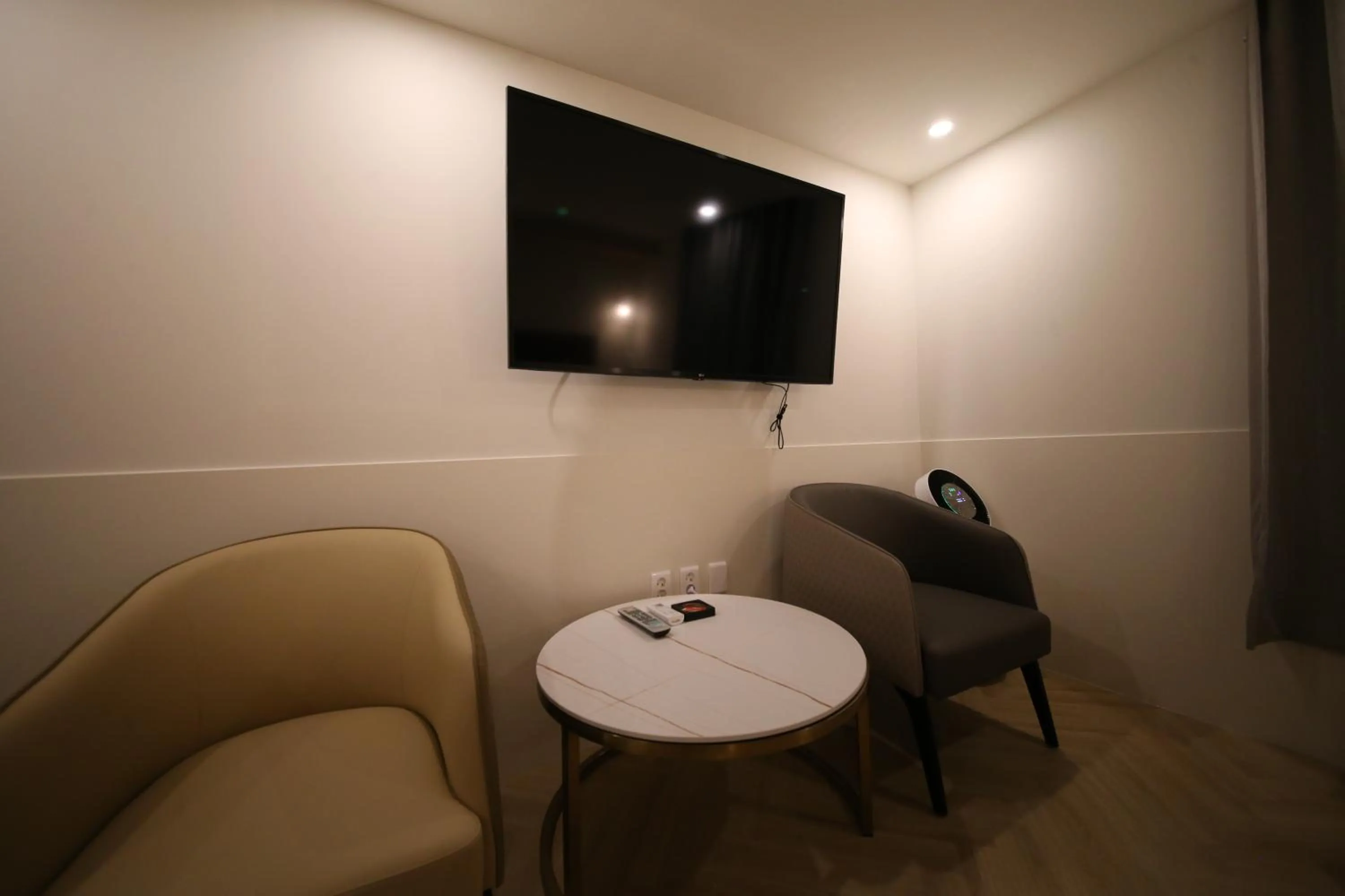 TV and multimedia in 25 Hotel