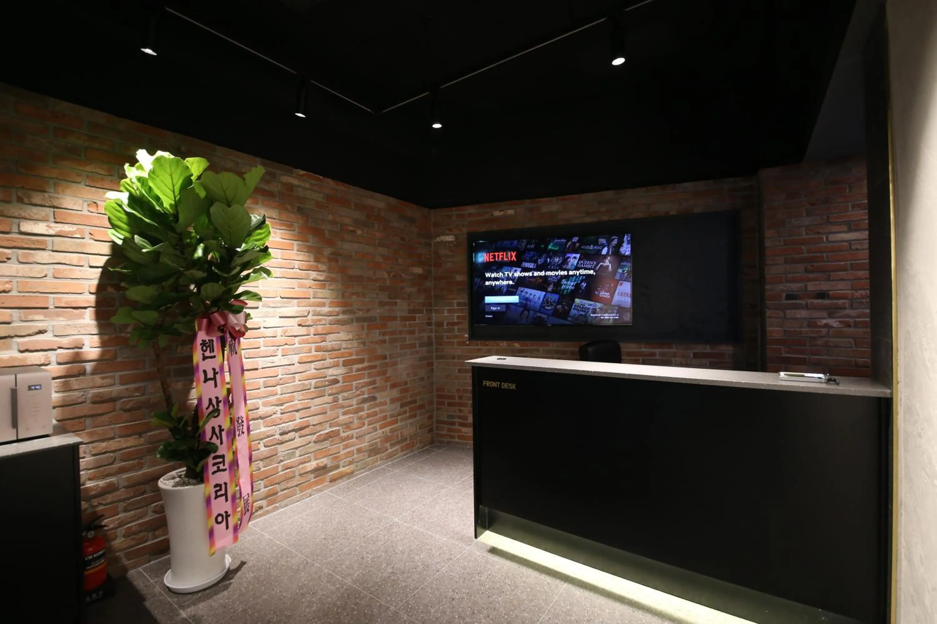 Lobby or reception in 25 Hotel